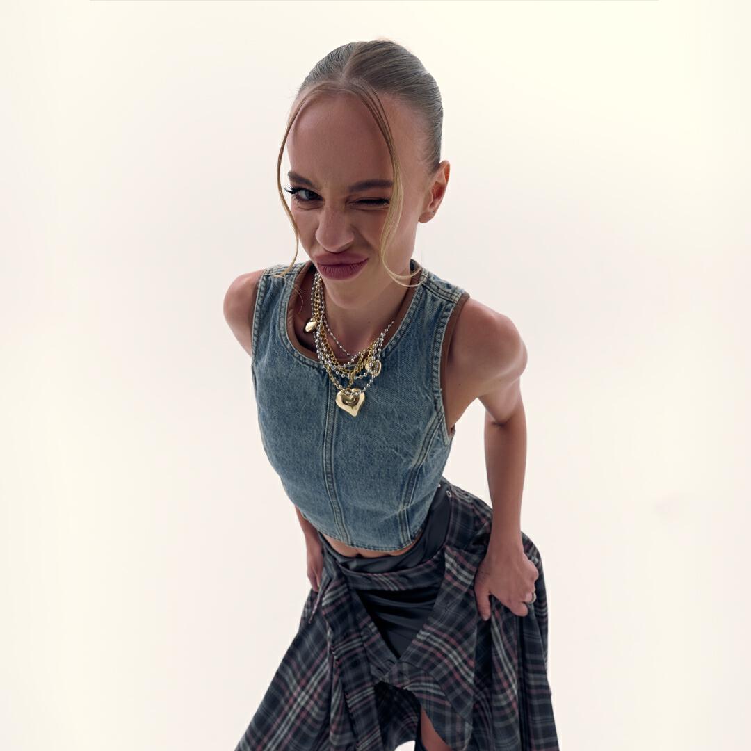 POLLY IZAAK