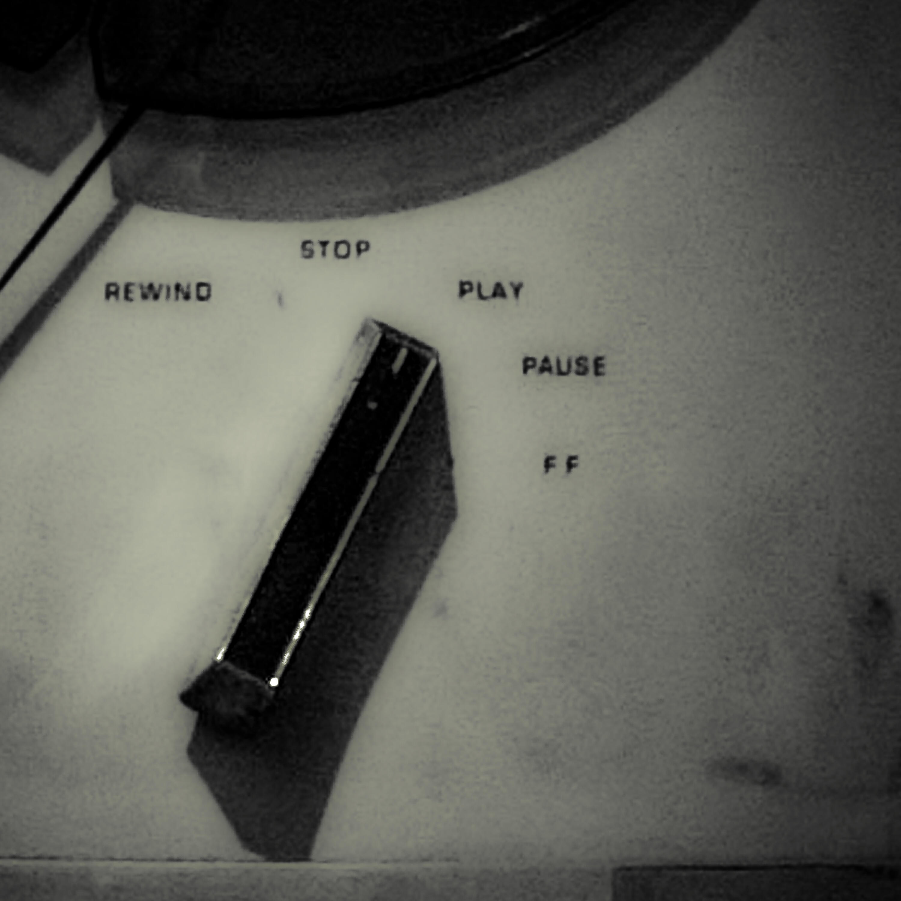 Релиз El cruel placer de castigar