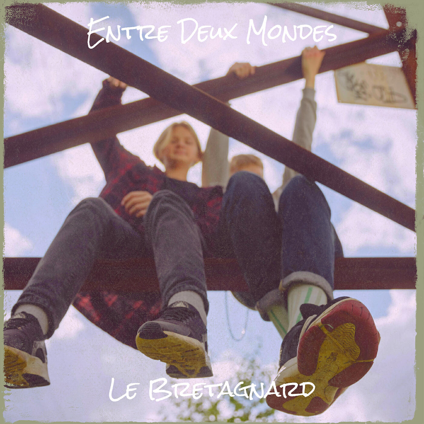 Релиз Entre Deux Mondes
