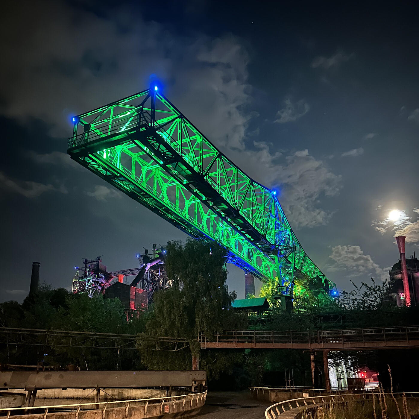 Релиз Erster Song