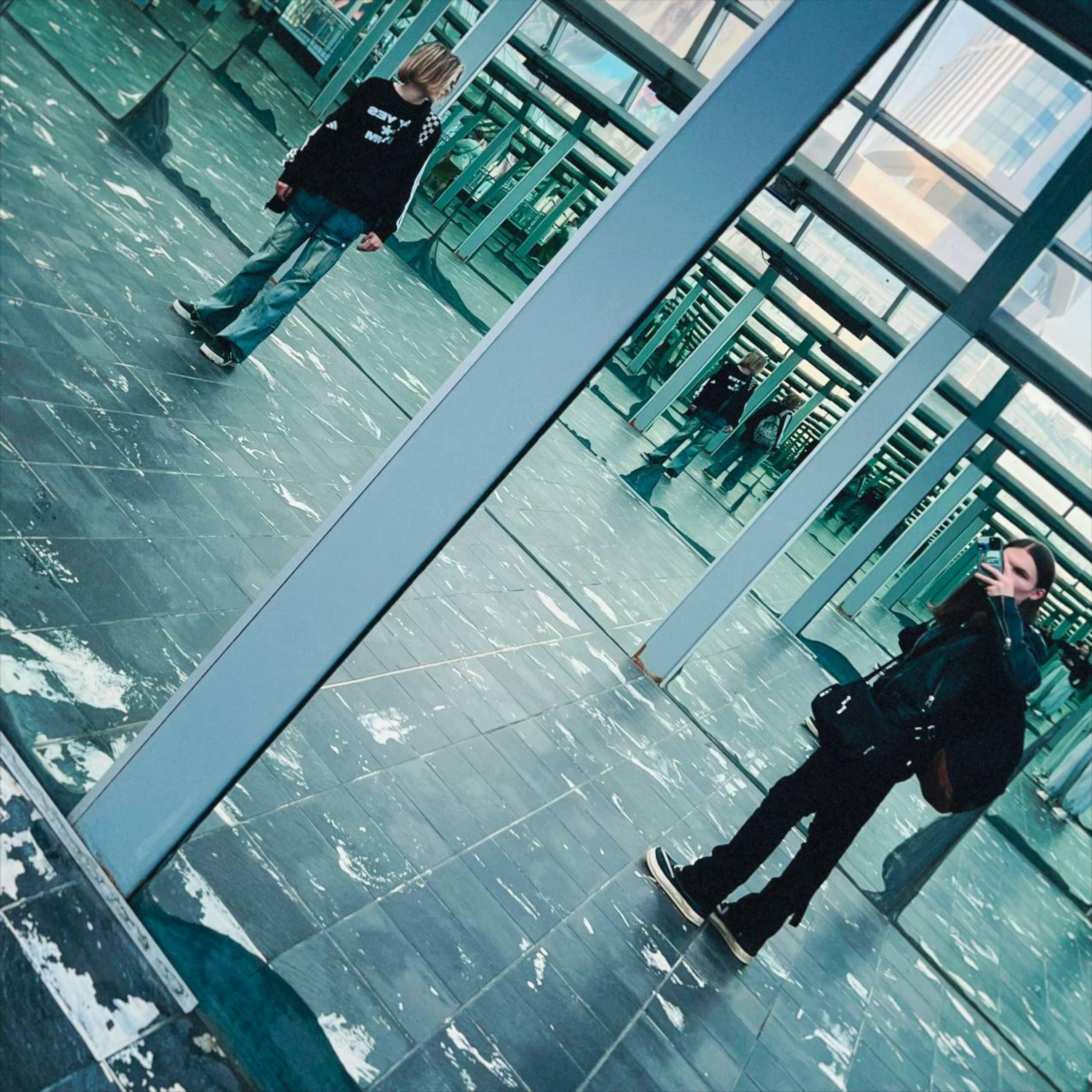 Релиз Broken Ice