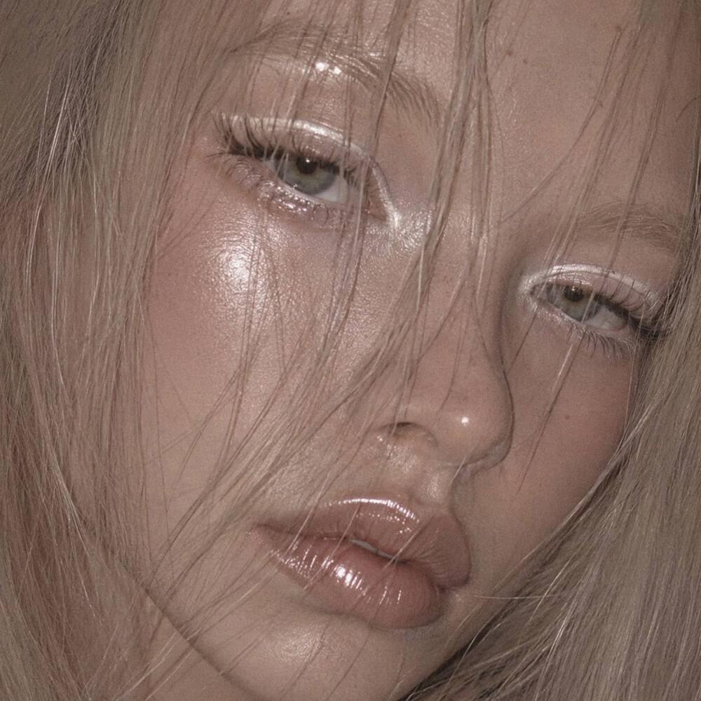 Релиз Lovers in the Dark
