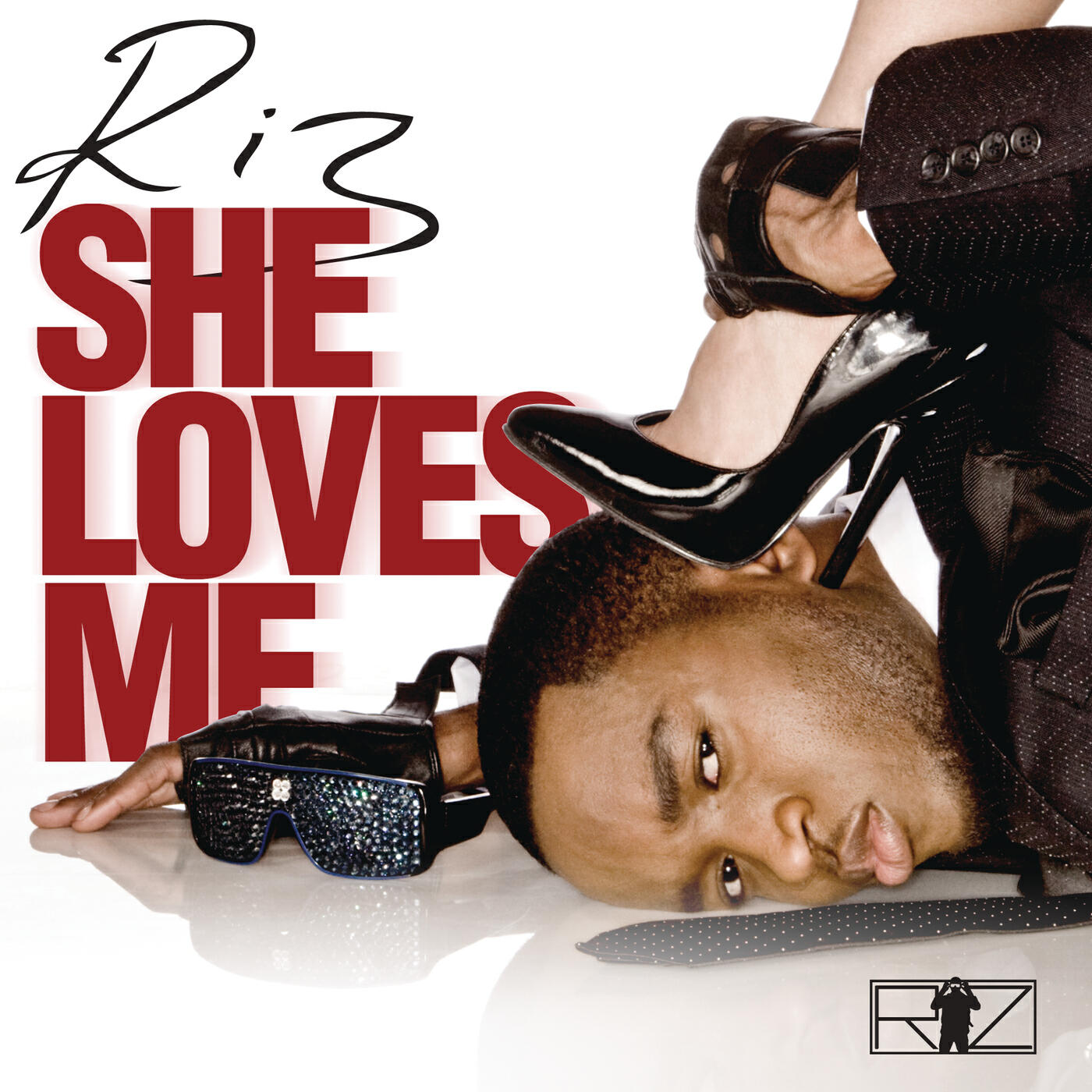 Скачать песню Riz - She Loves Me (Main Mix) бесплатно в MP3 для Android и iOS