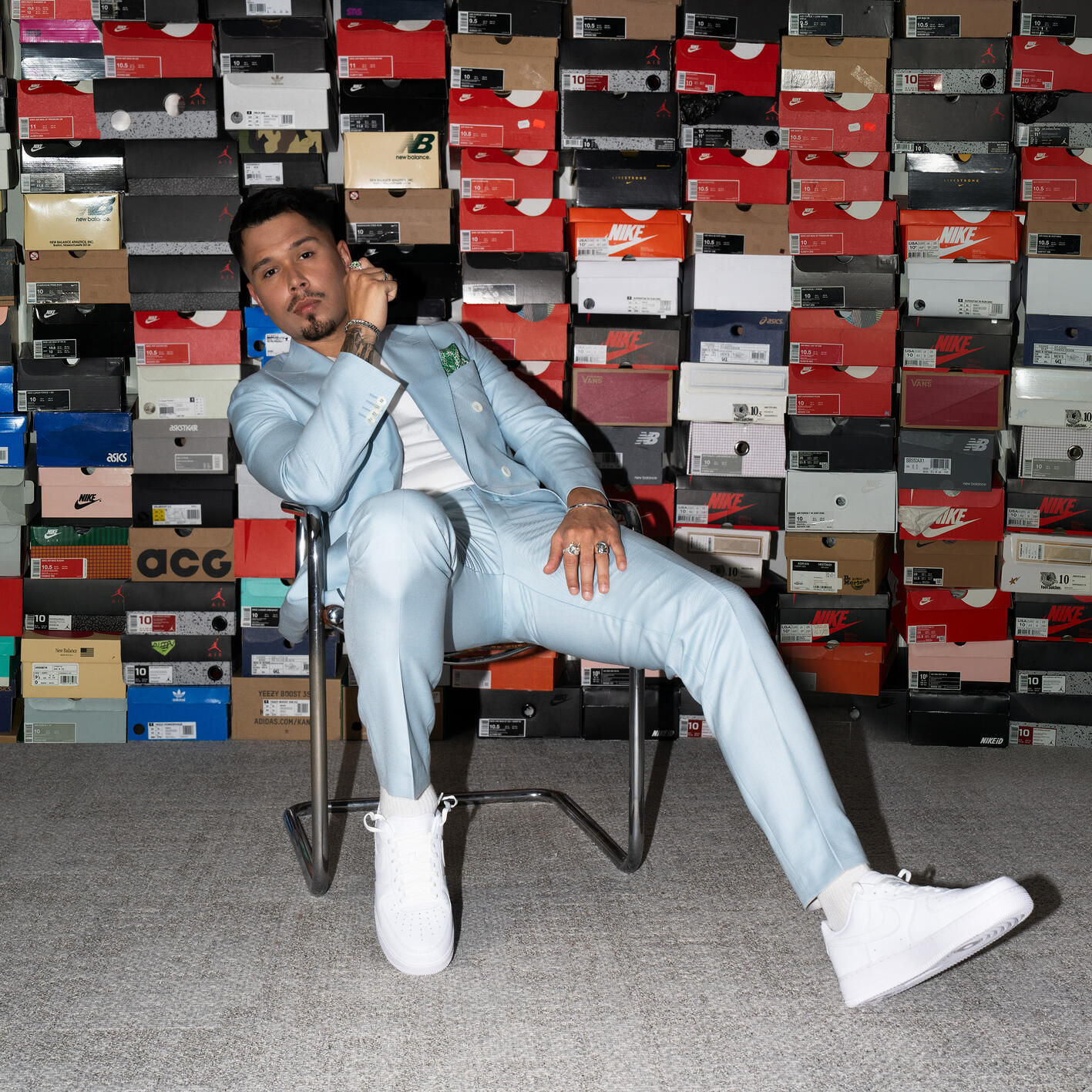 Релиз Kostym & Sneakers