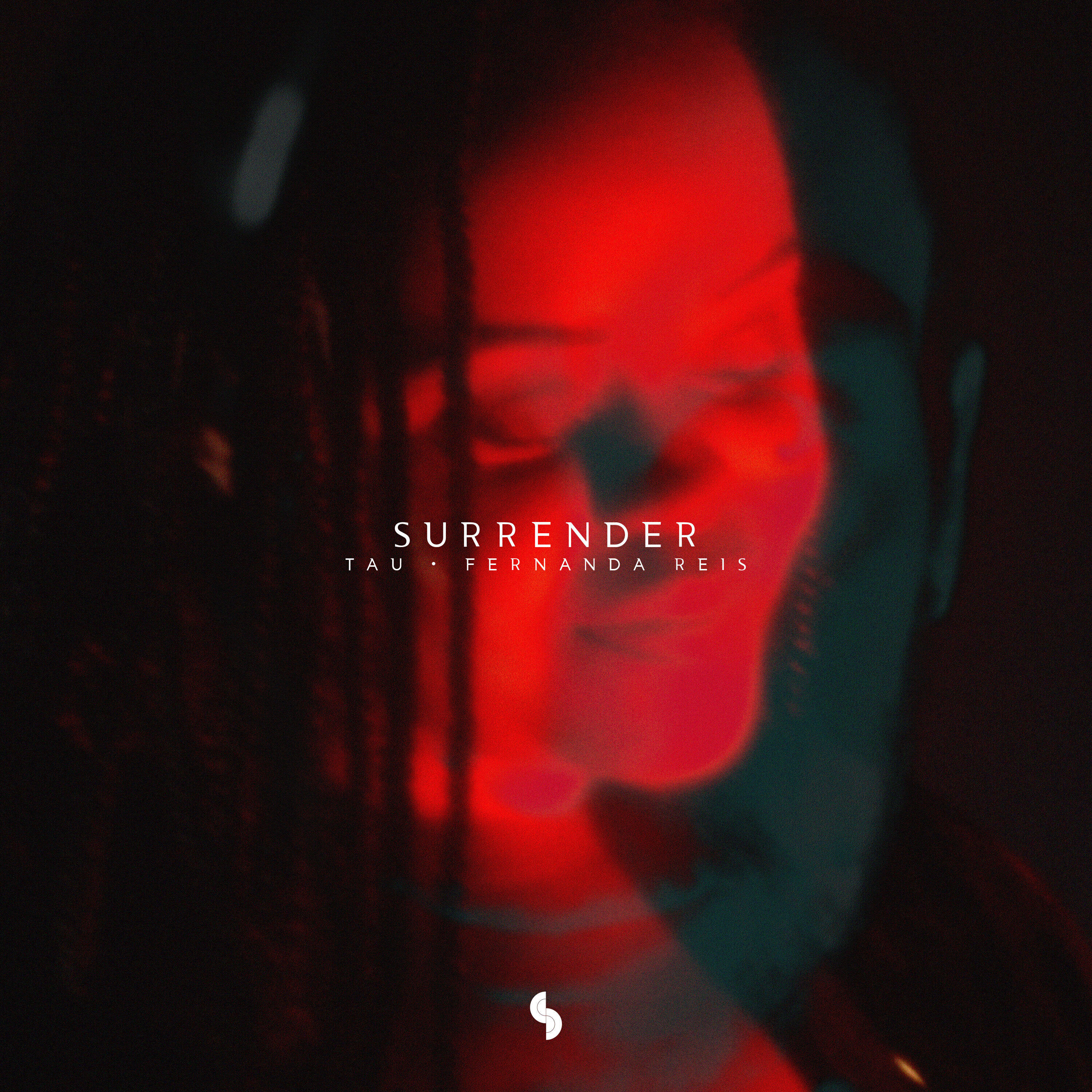 T A U, Fernanda Reis - Surrender