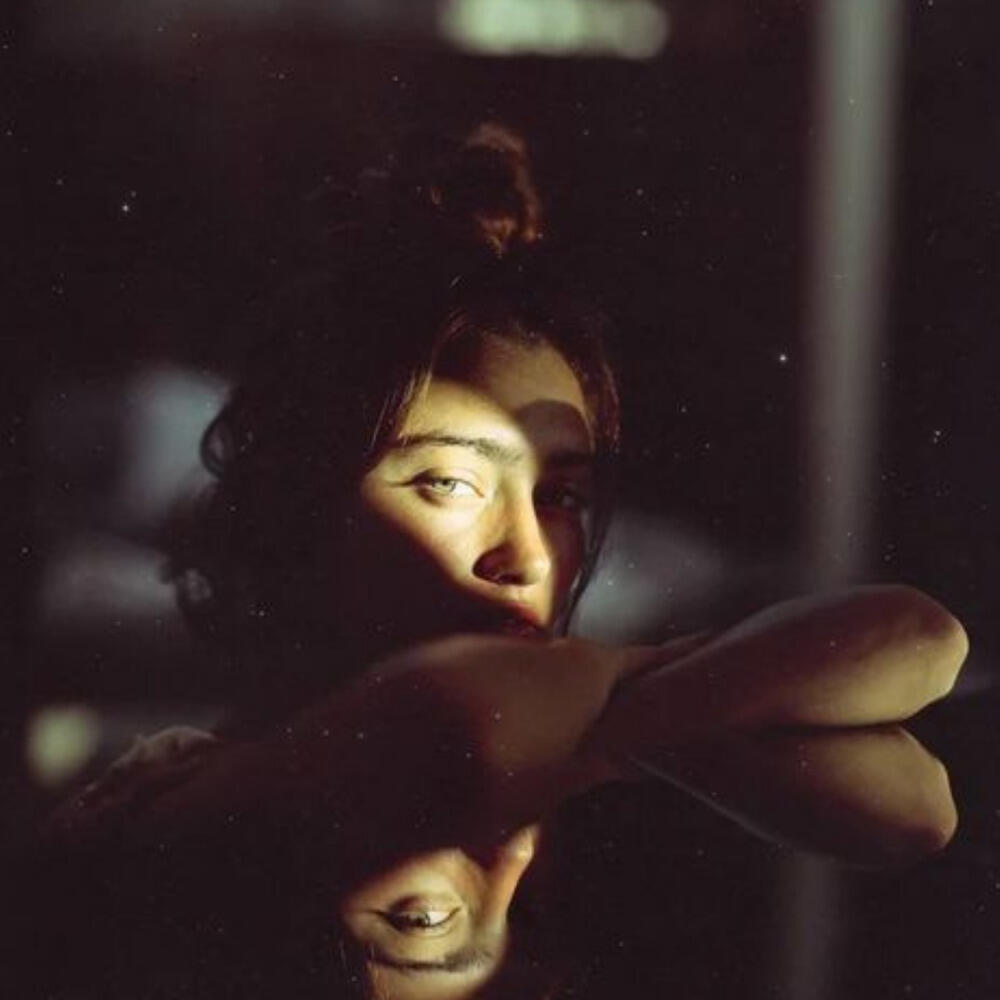 Релиз Hold Me