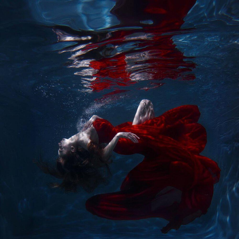 Релиз Roselynne