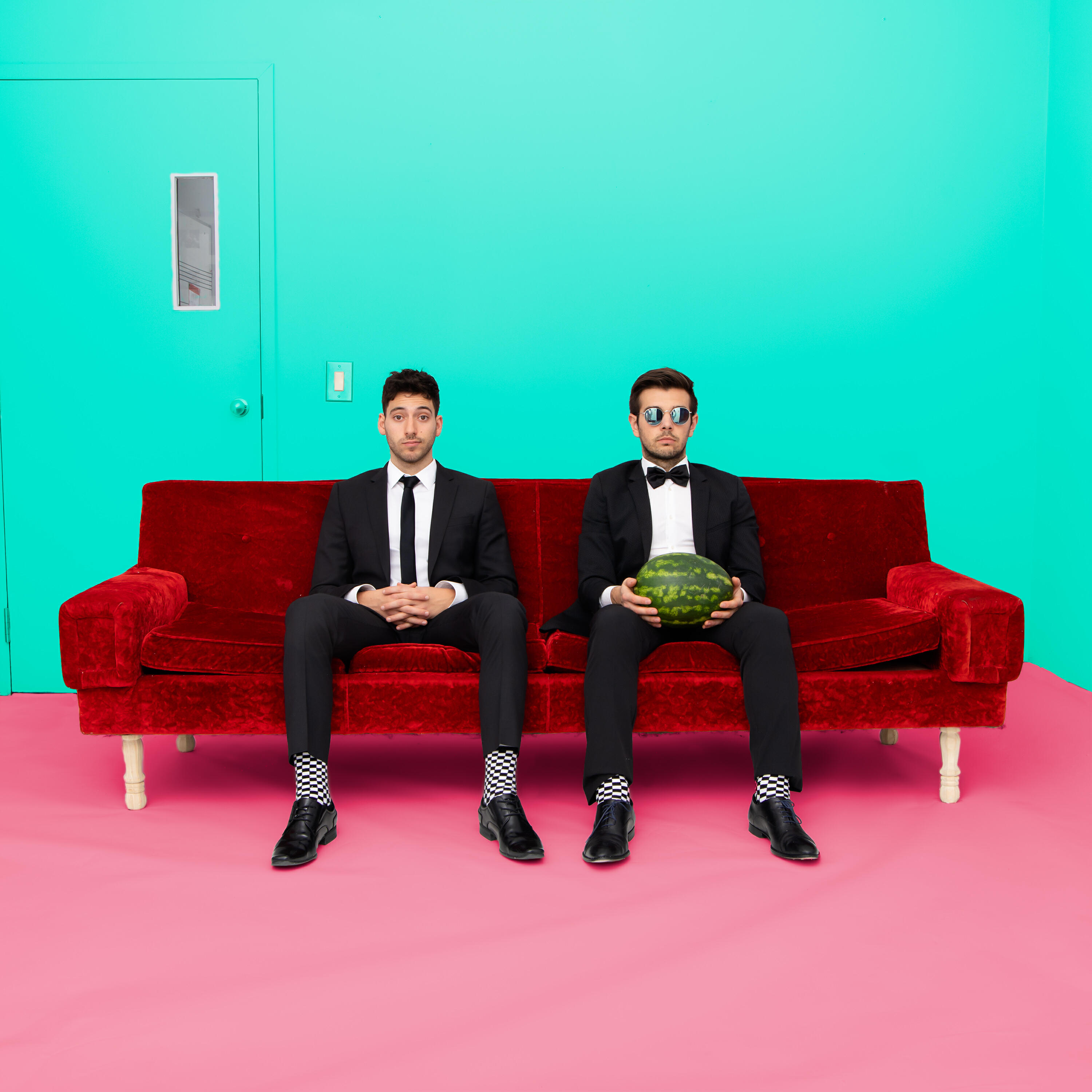 Релиз Too Hot to Touch