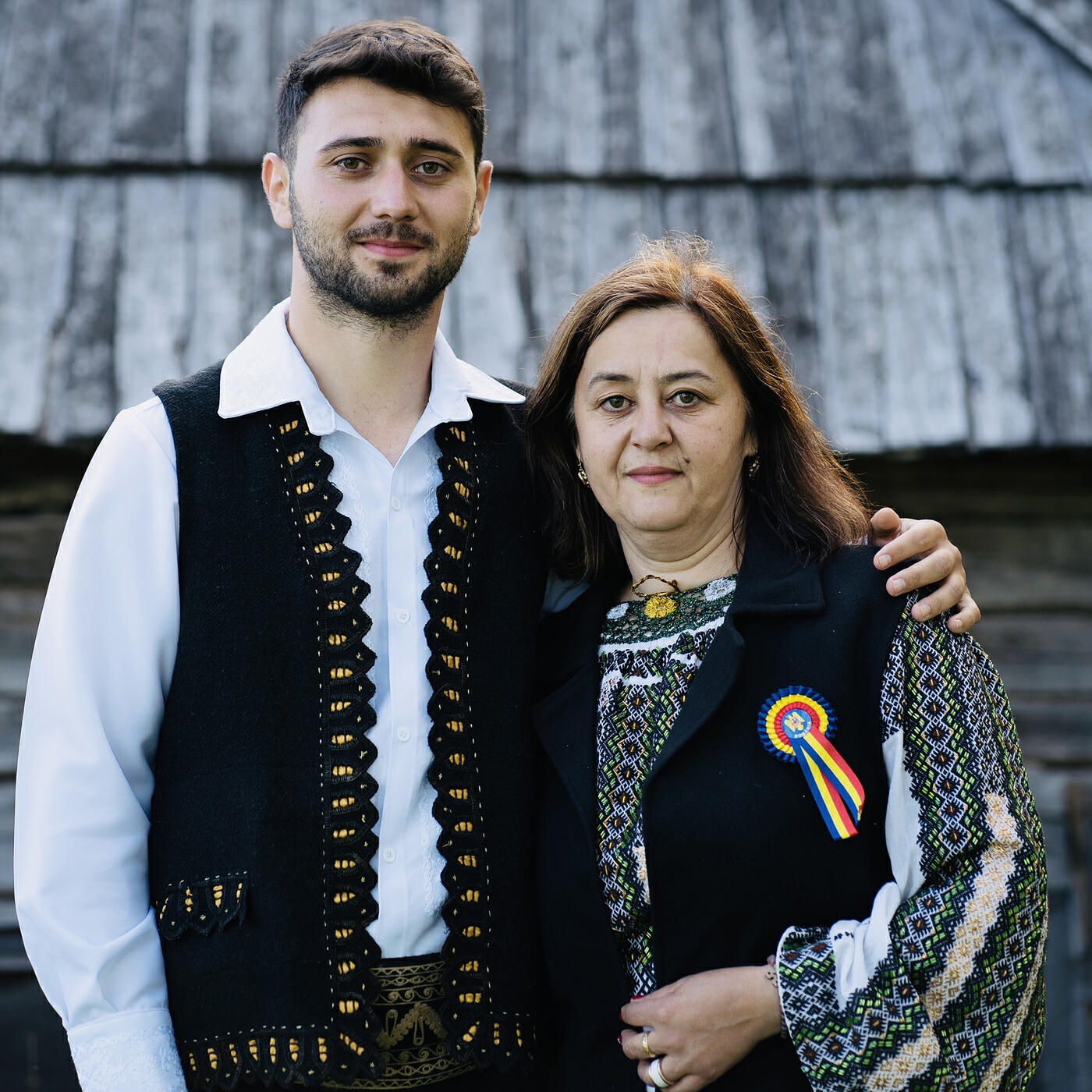Релиз M a Facut Mama Istet