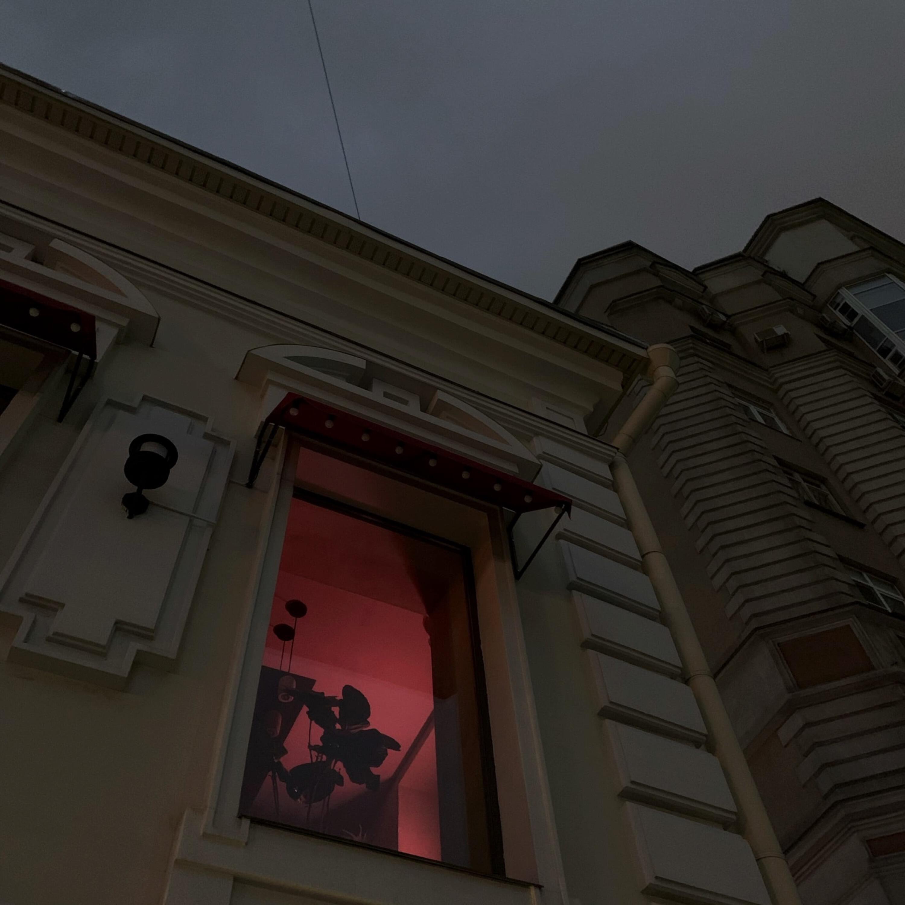 Релиз EMPTY STREETS