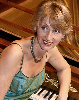 Linda Nicholson