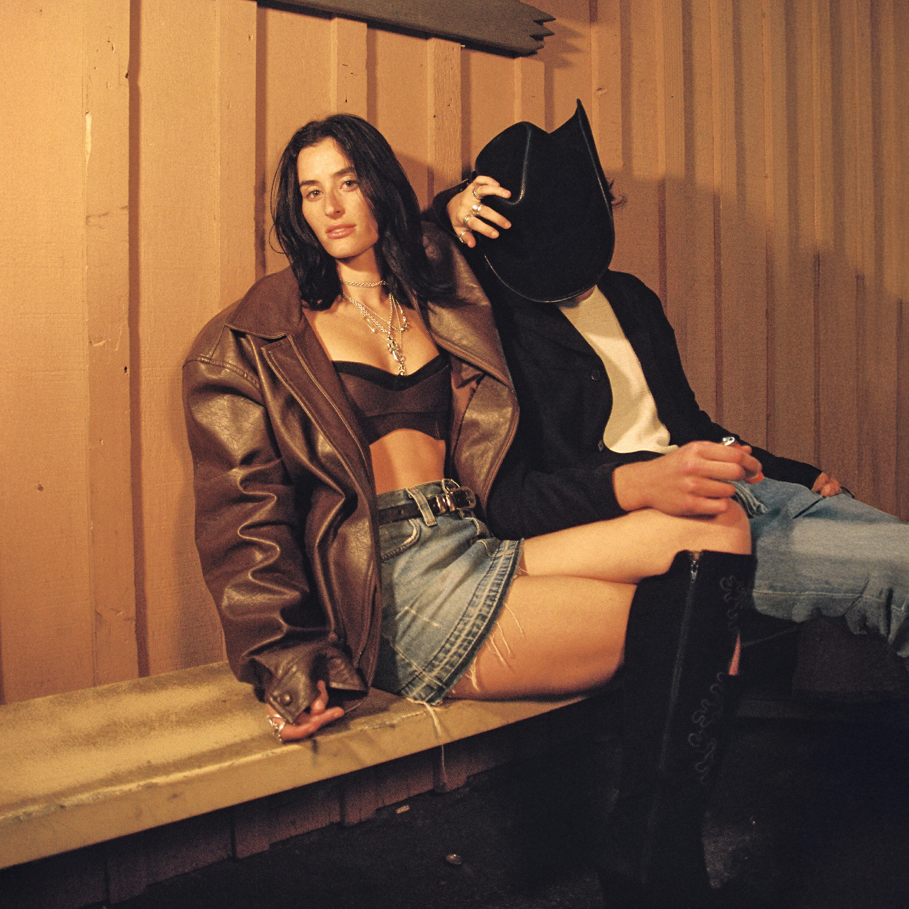 Релиз Slow Dancin'