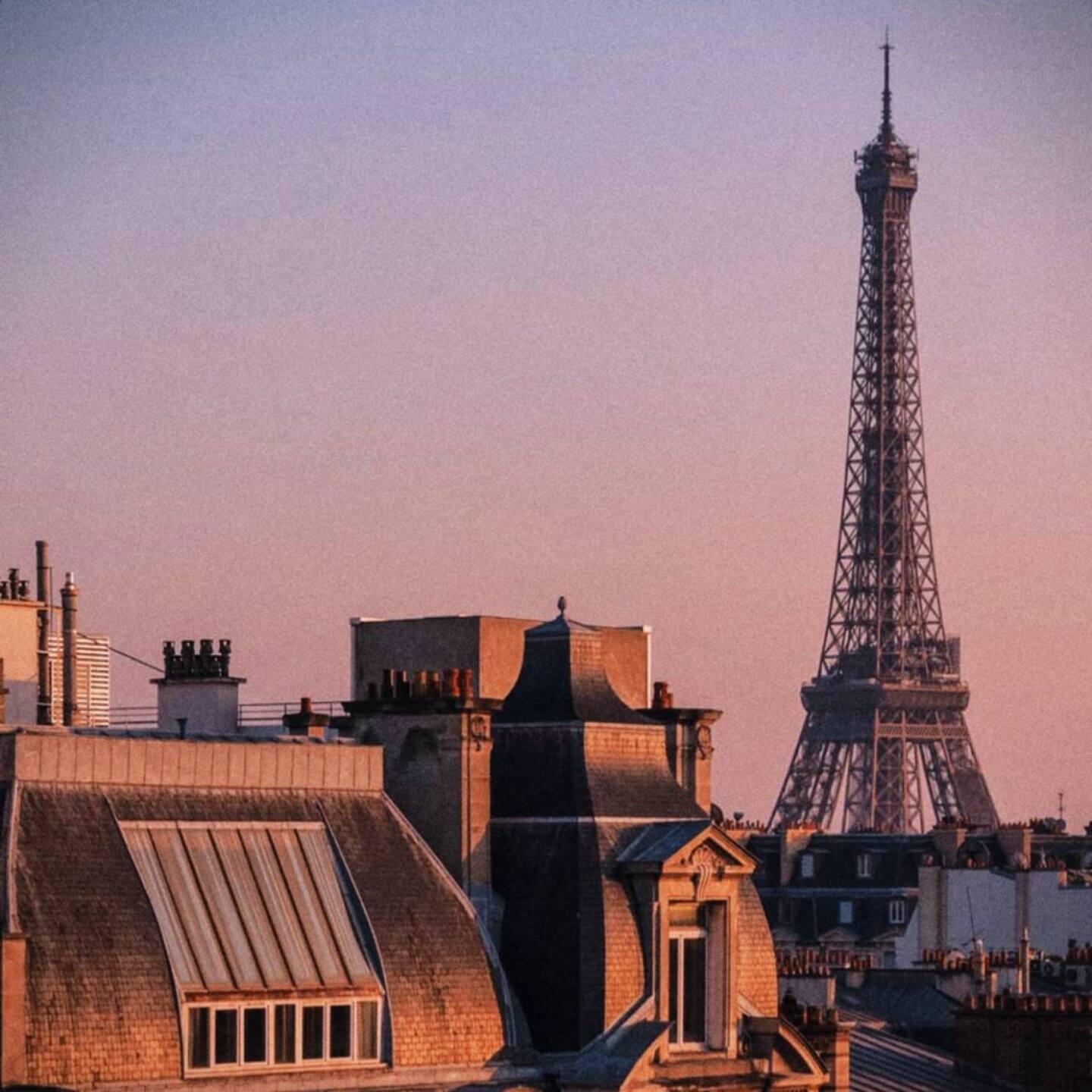 Релиз 9 AM IN PARIS