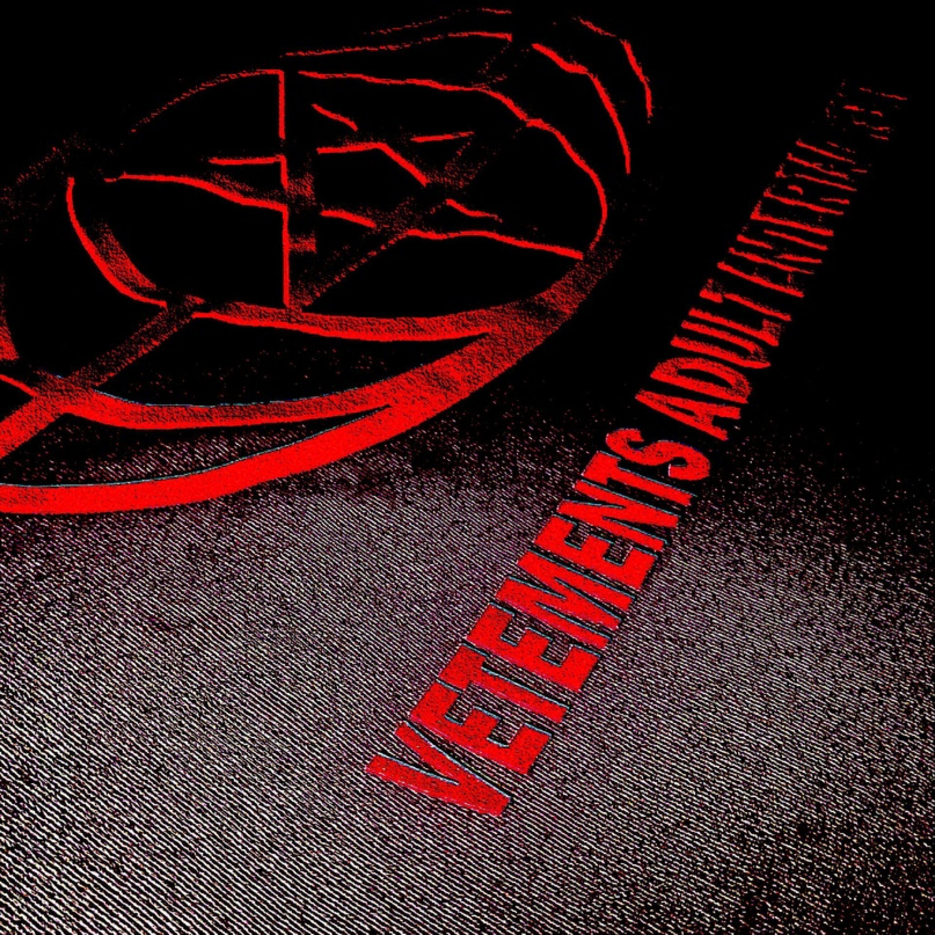 Релиз VETEMENTS ADULT ENTERTAINMENT