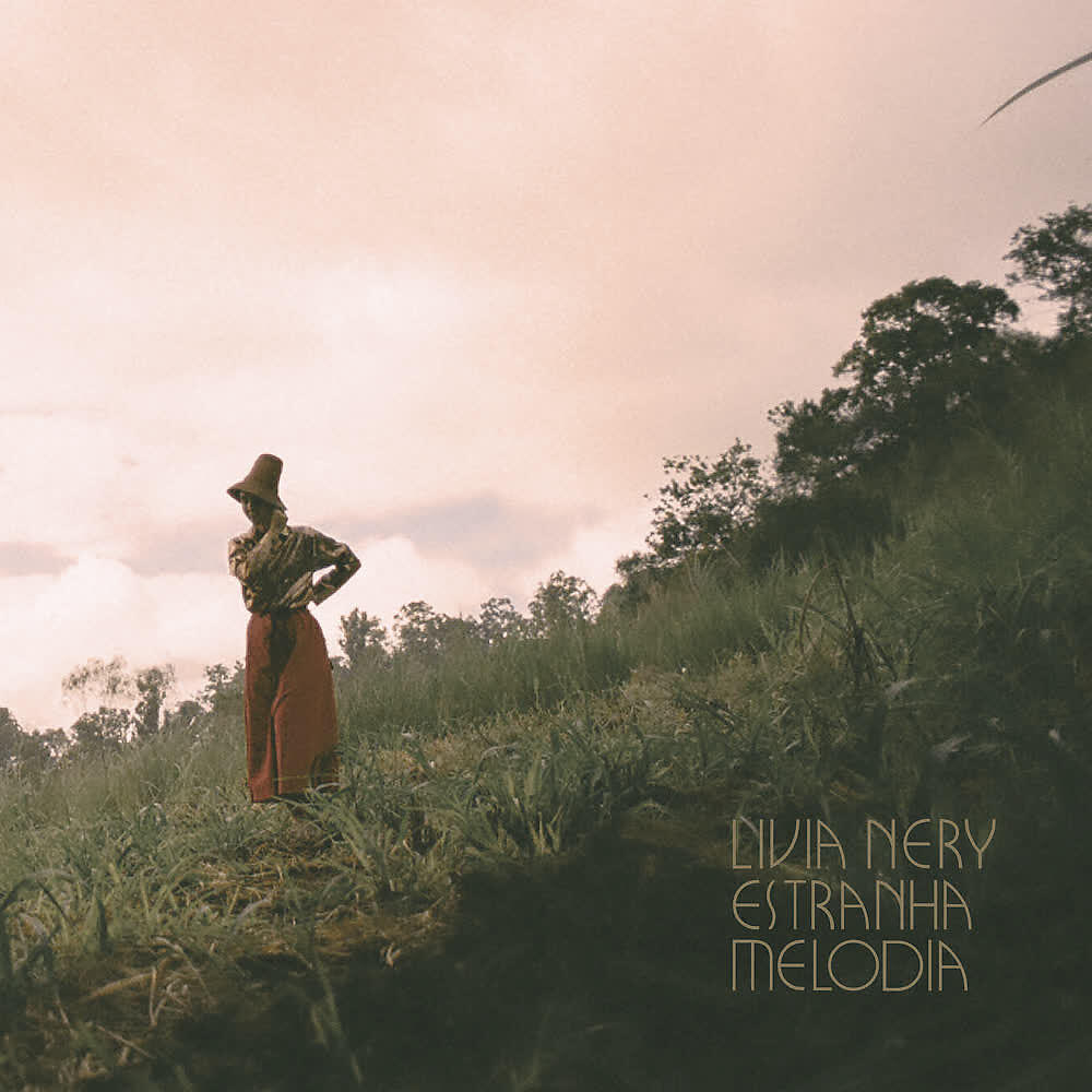 Релиз Estranha Melodia