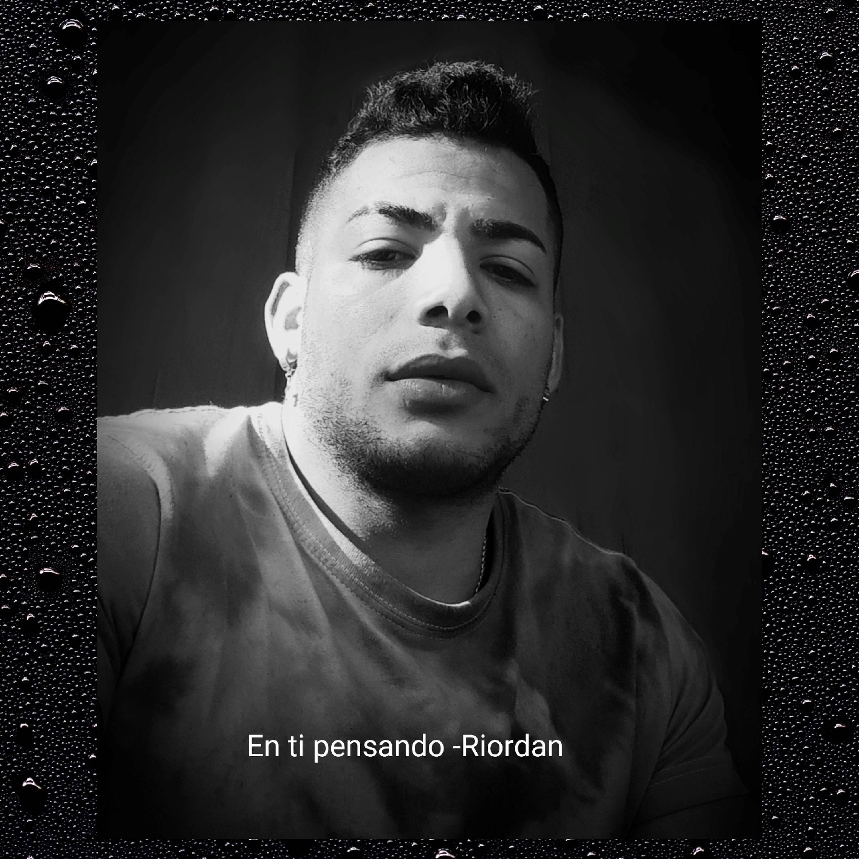 Релиз En Ti Pensando