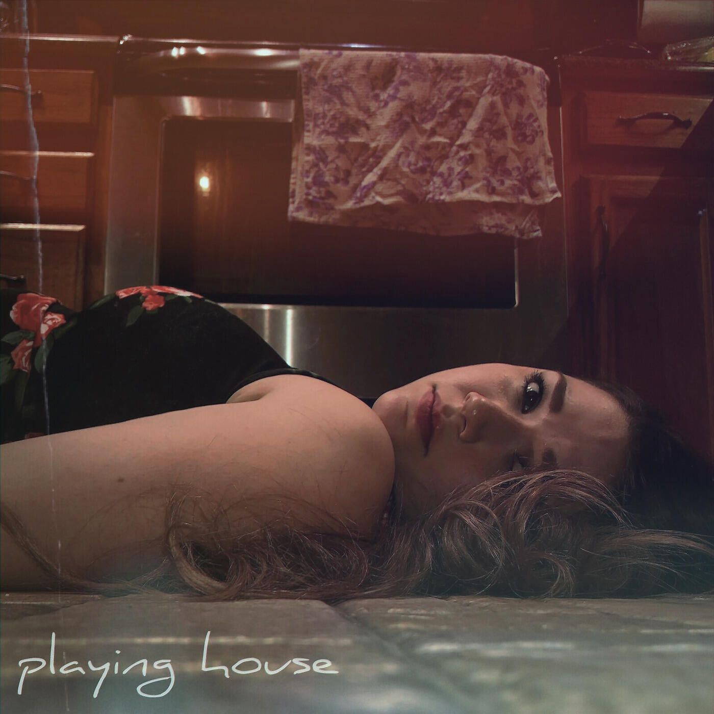 Релиз Playing House