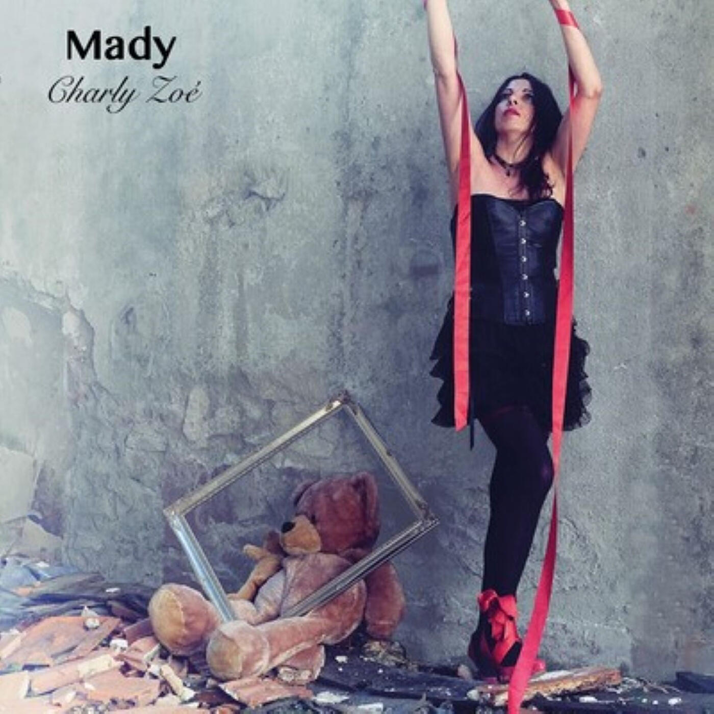 Релиз Charly Zoé