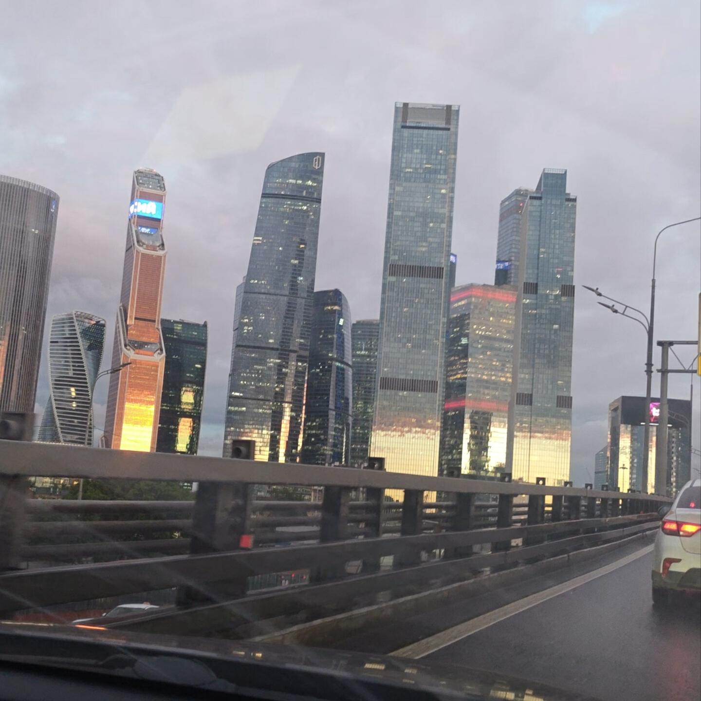 Релиз Вставай Москва, танцуй до утра