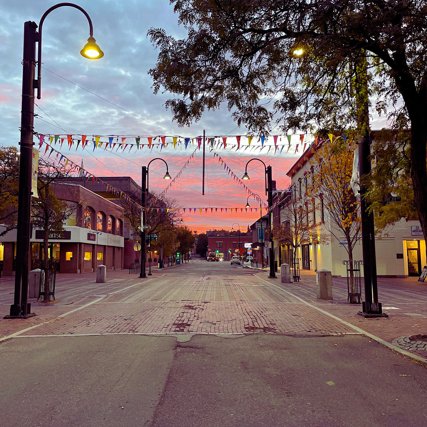 Трек Queen of Hearts