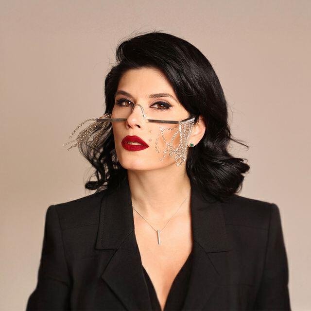 Sola Monova
