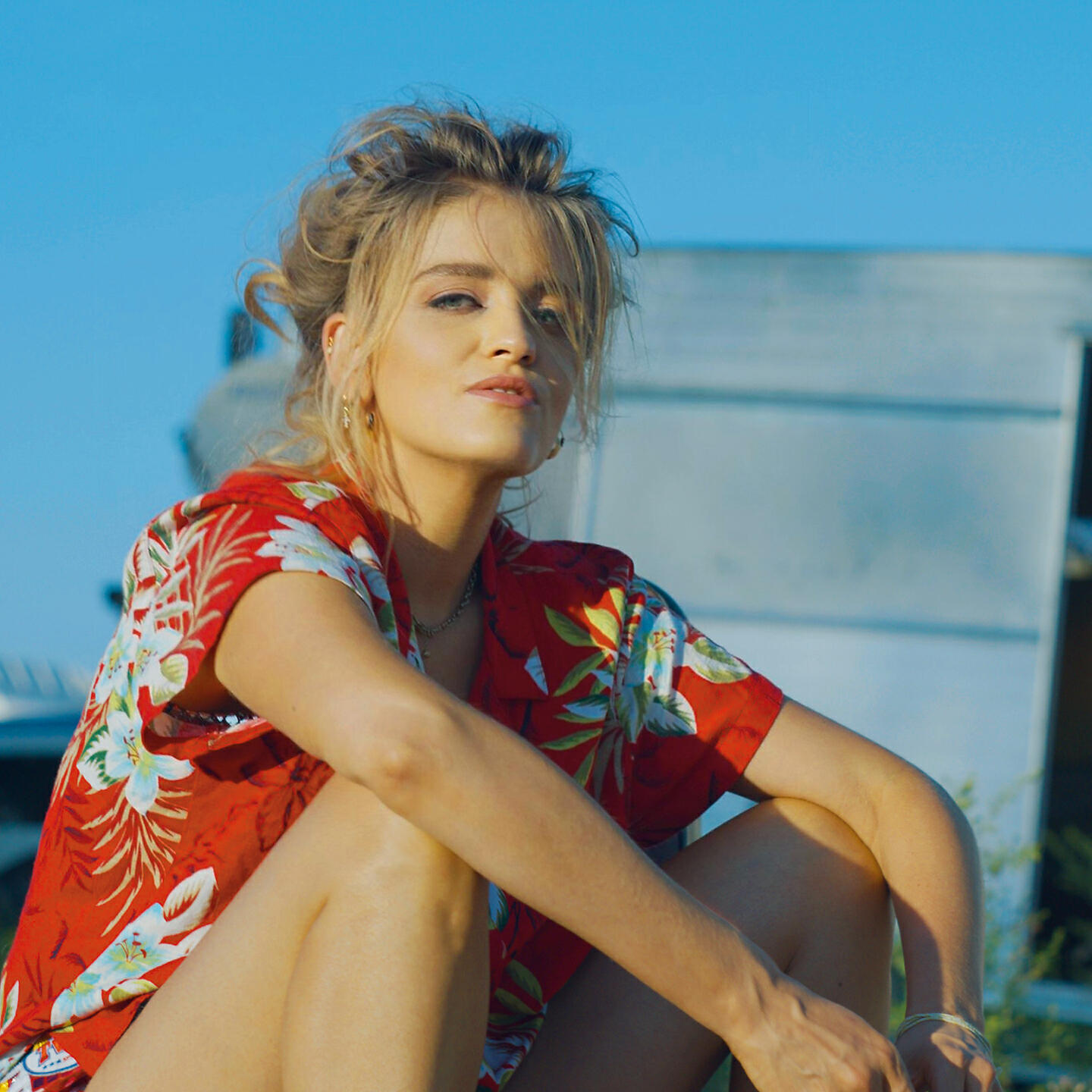 Релиз Billie