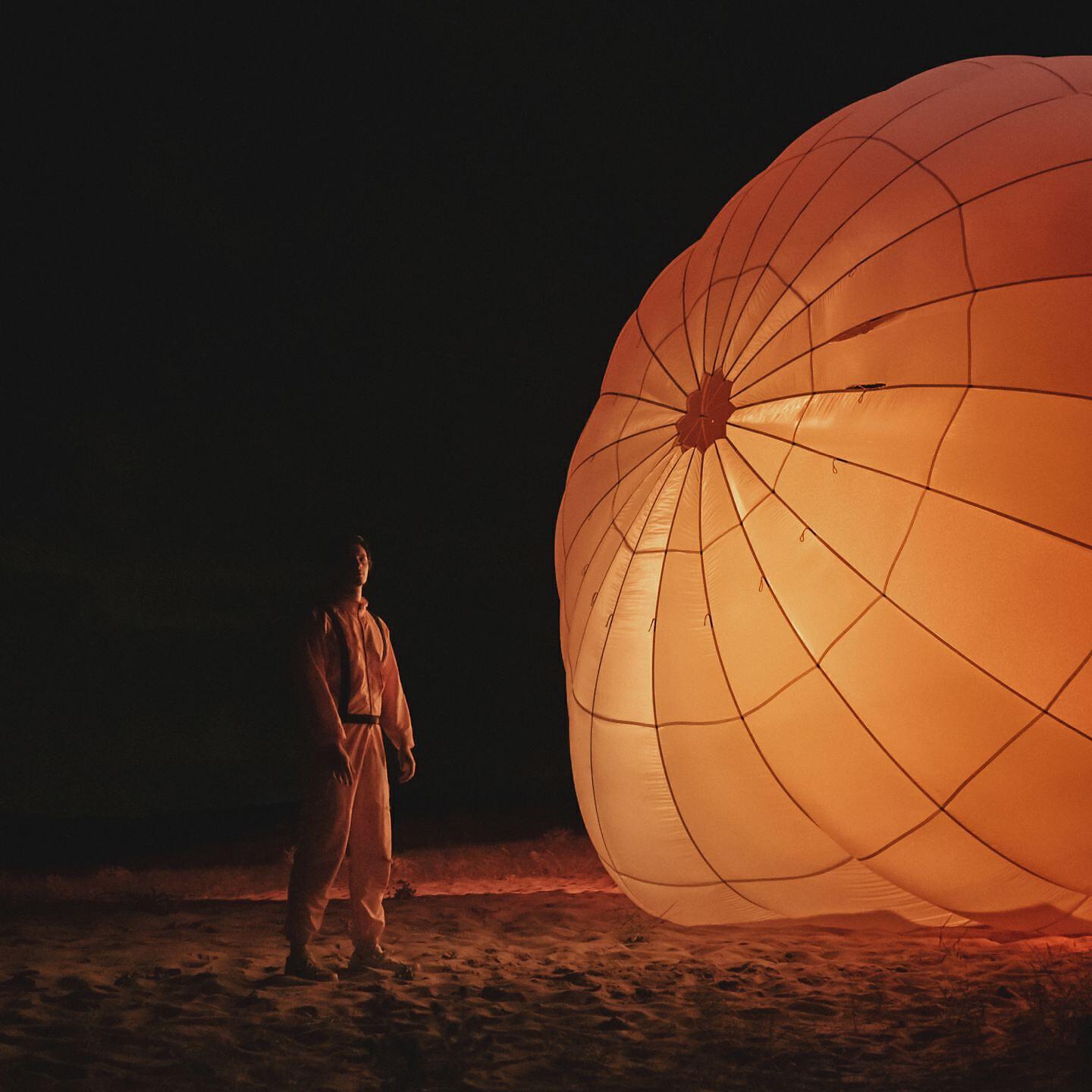 Релиз Parachute