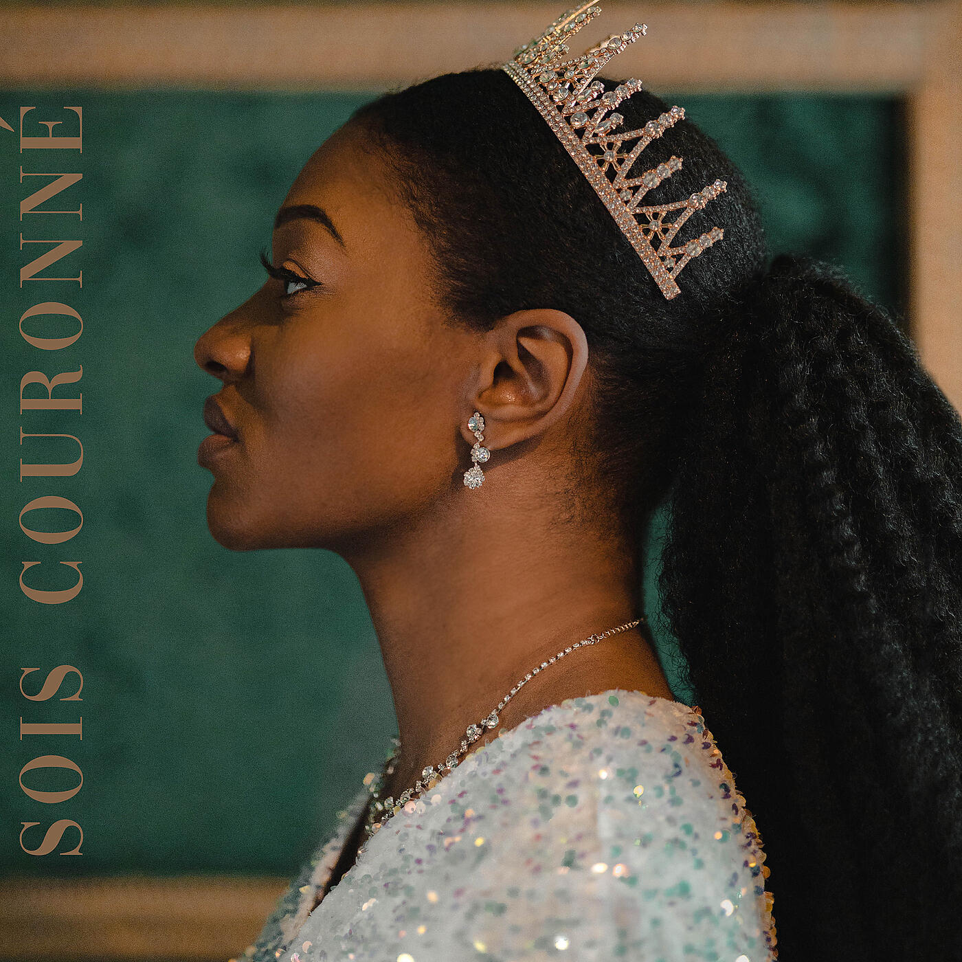 Релиз Sois Couronné