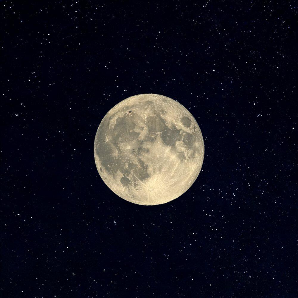Релиз Moon