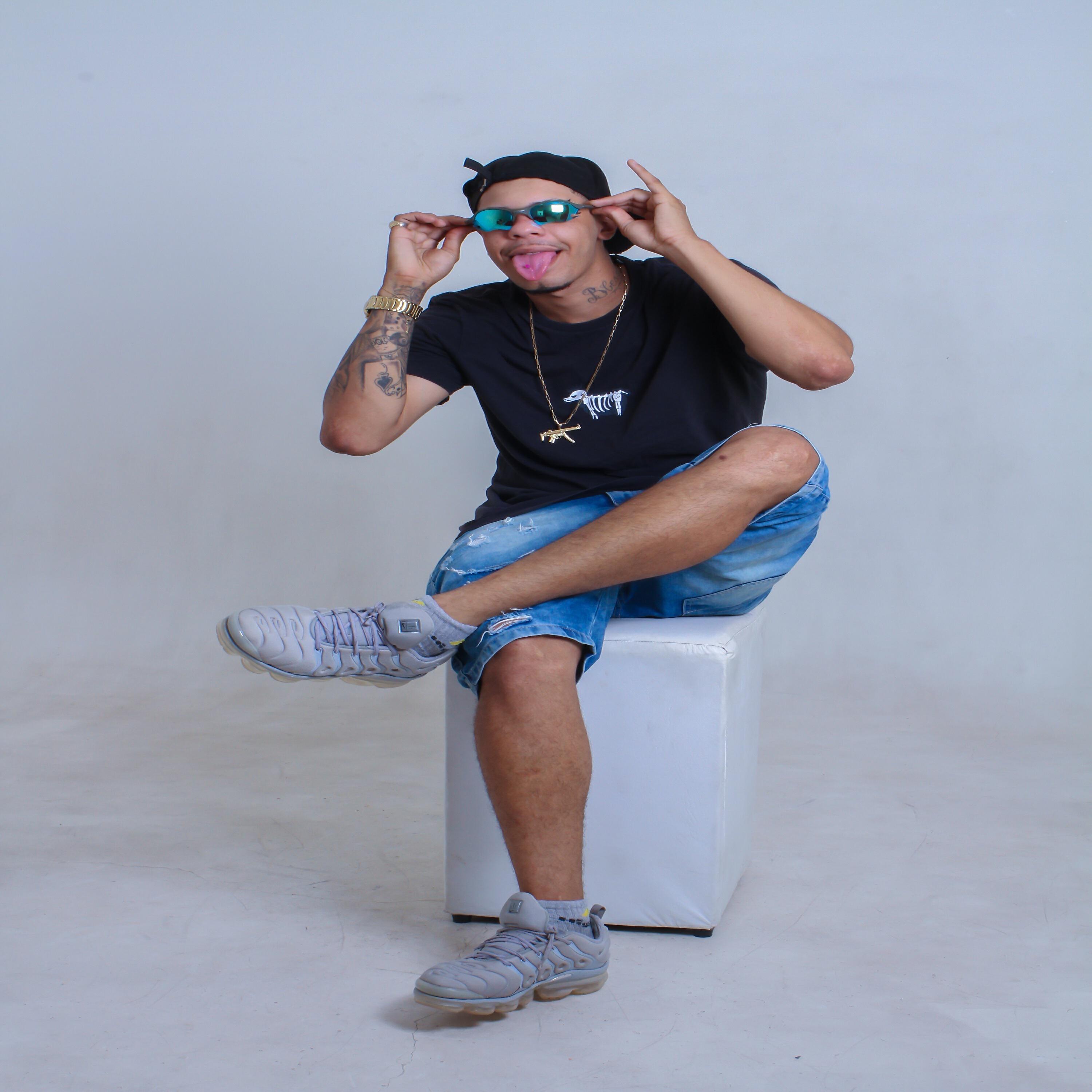 Скачать песню Dj Jota v Da Inestan, dj hn do alvorada, Mc Mr. Bim - As de Sainha Vai Descer бесплатно в MP3 для Android и iOS