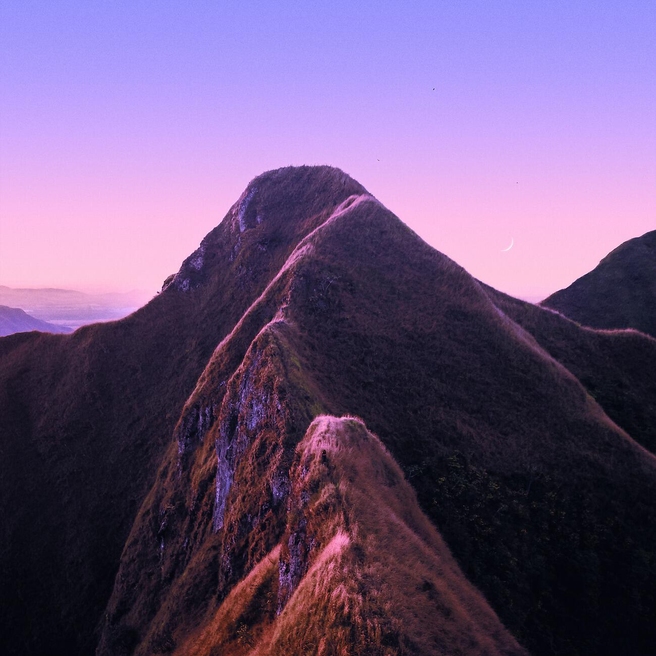 Релиз Mountains