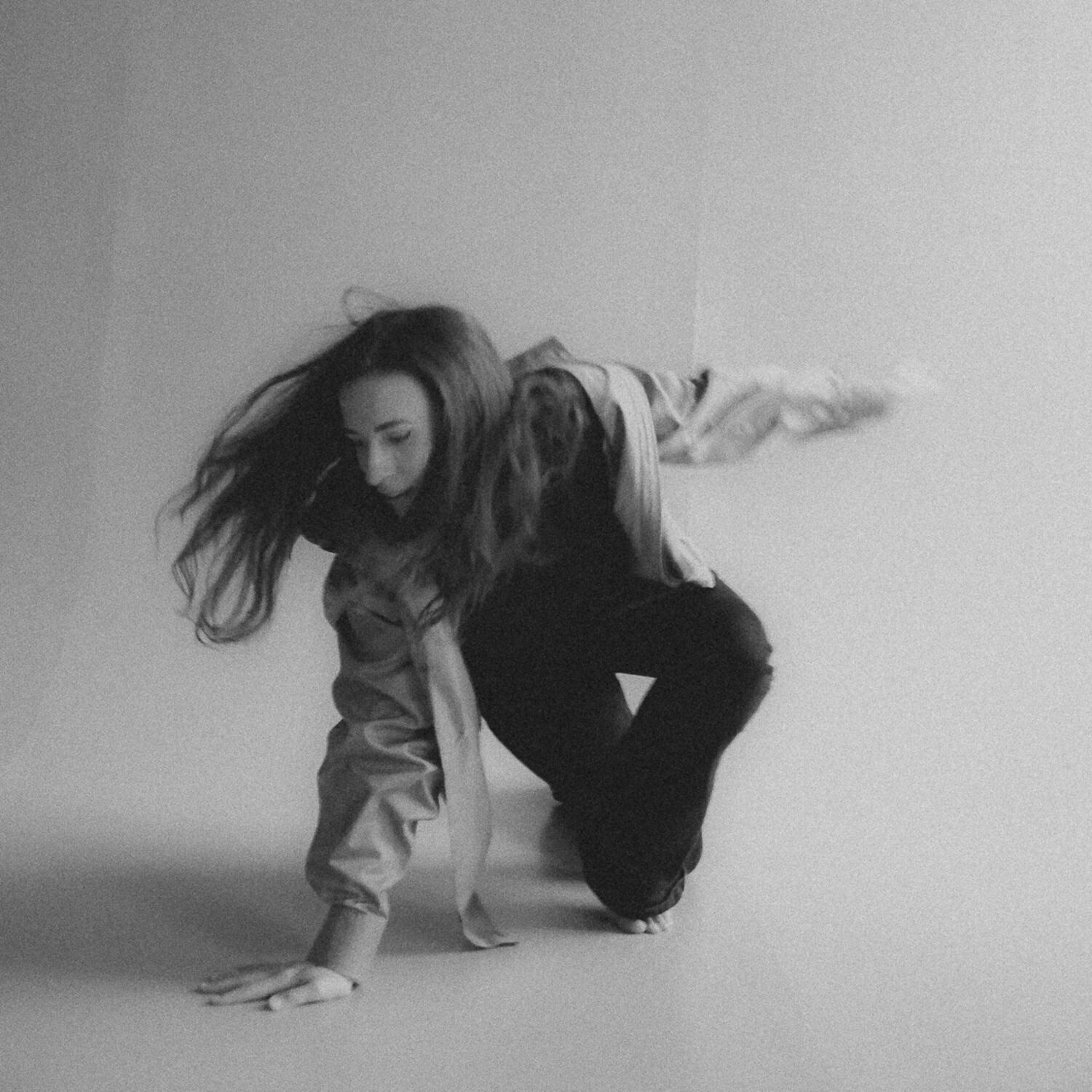 Релиз бежала-падала