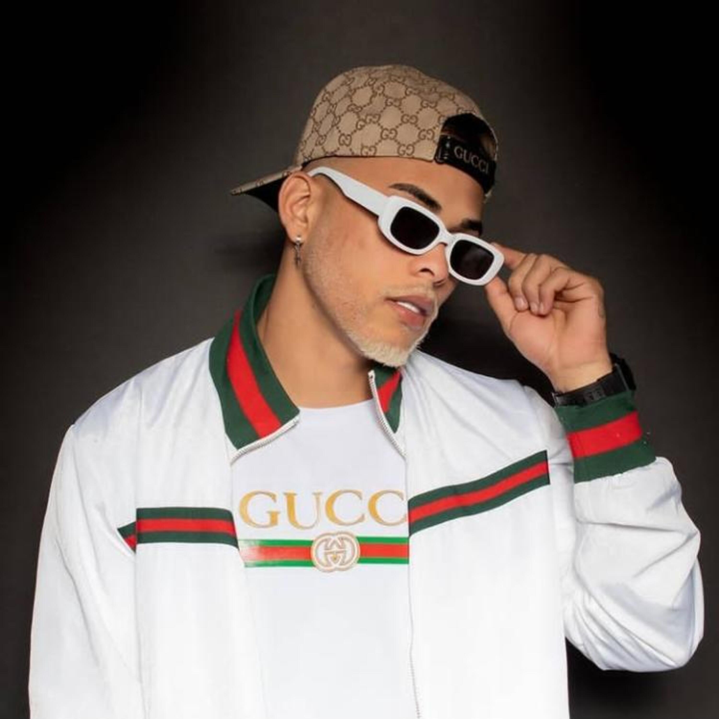 Скачать песню Mc GW, MC Novinho da Praça, MC VITINHO VIBE - Vem Aquecendo бесплатно в MP3 для Android и iOS