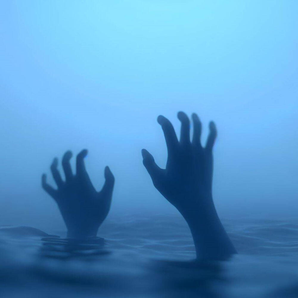 Релиз Drowning In My Memories