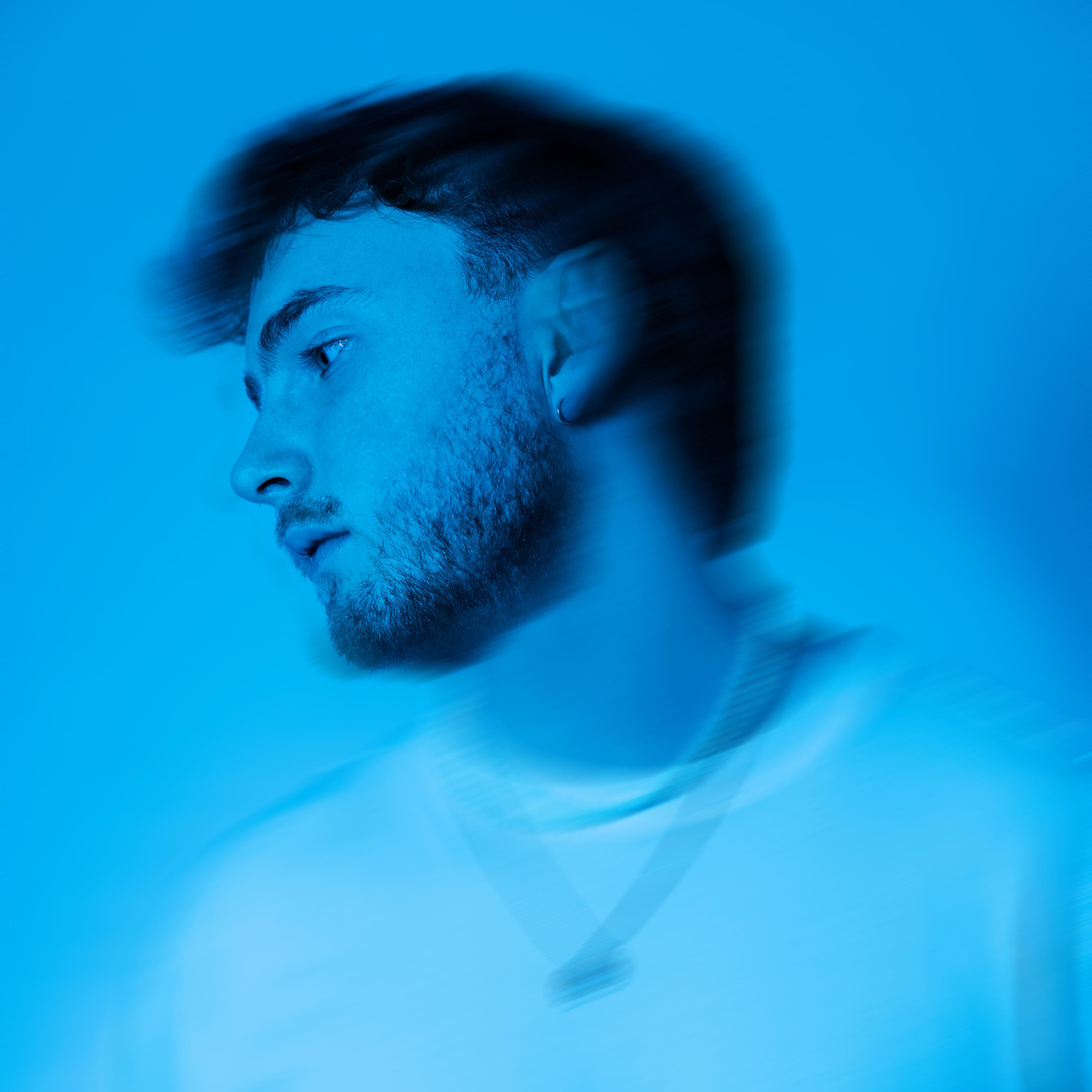 Релиз Hold Me Down
