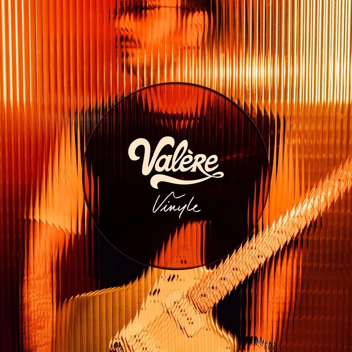 Релиз Vinyle