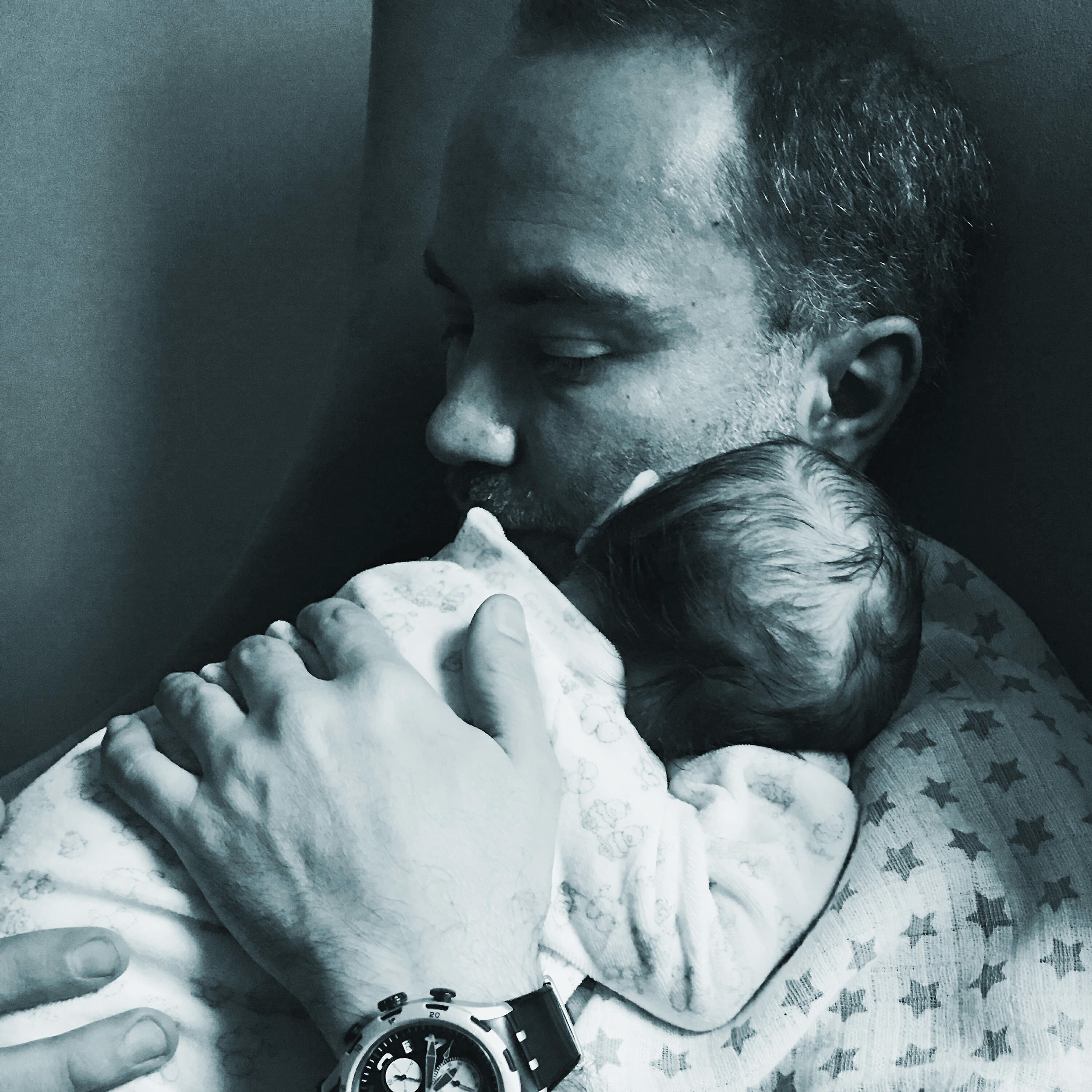 Релиз To Delfinaki