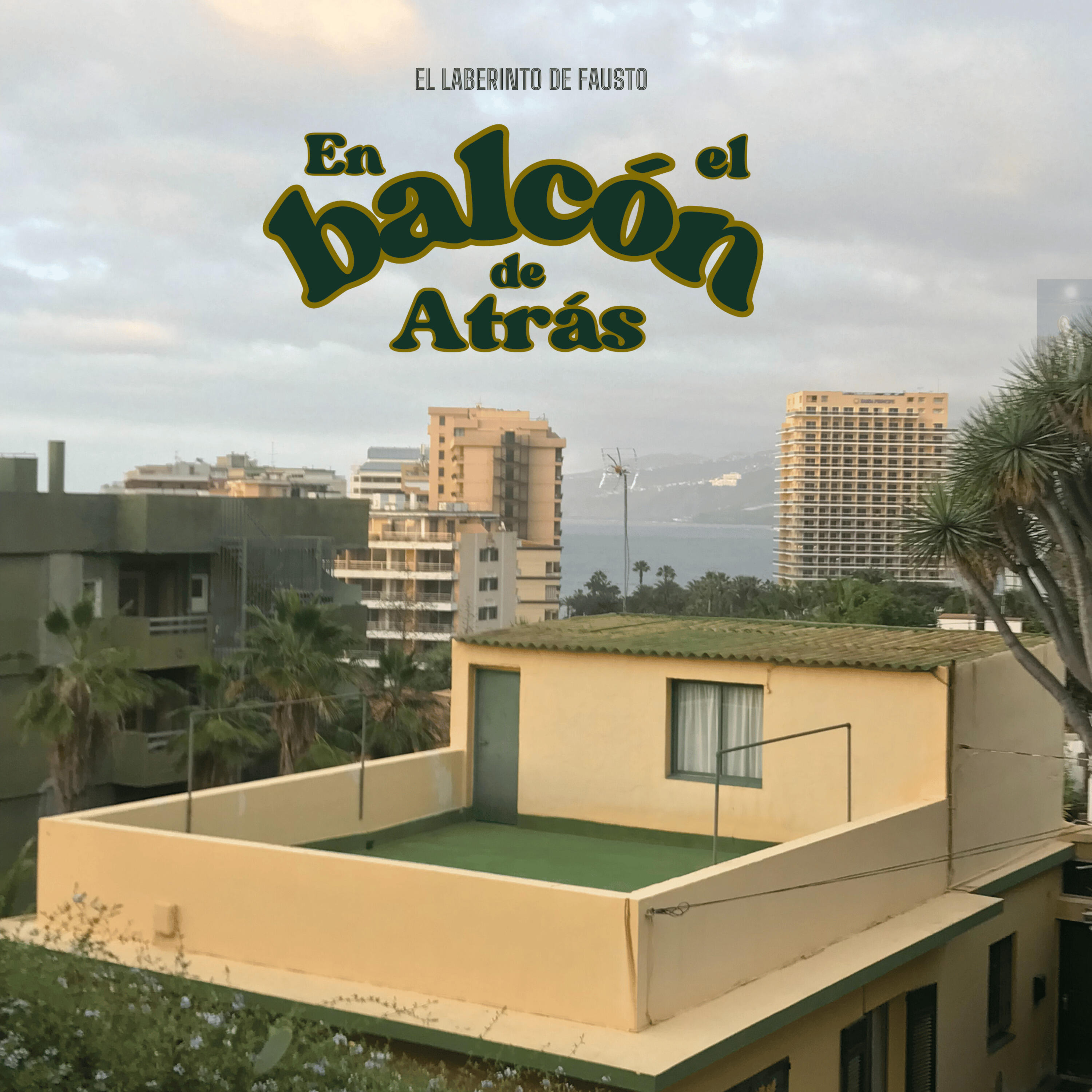 Релиз En el Balcón de Atrás