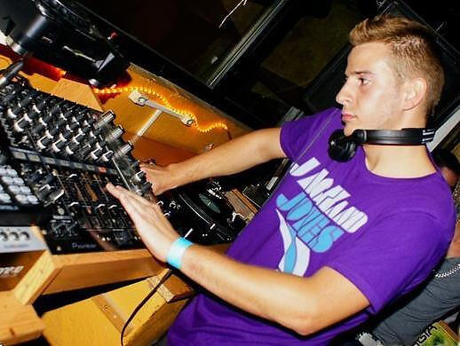 DJ Nau