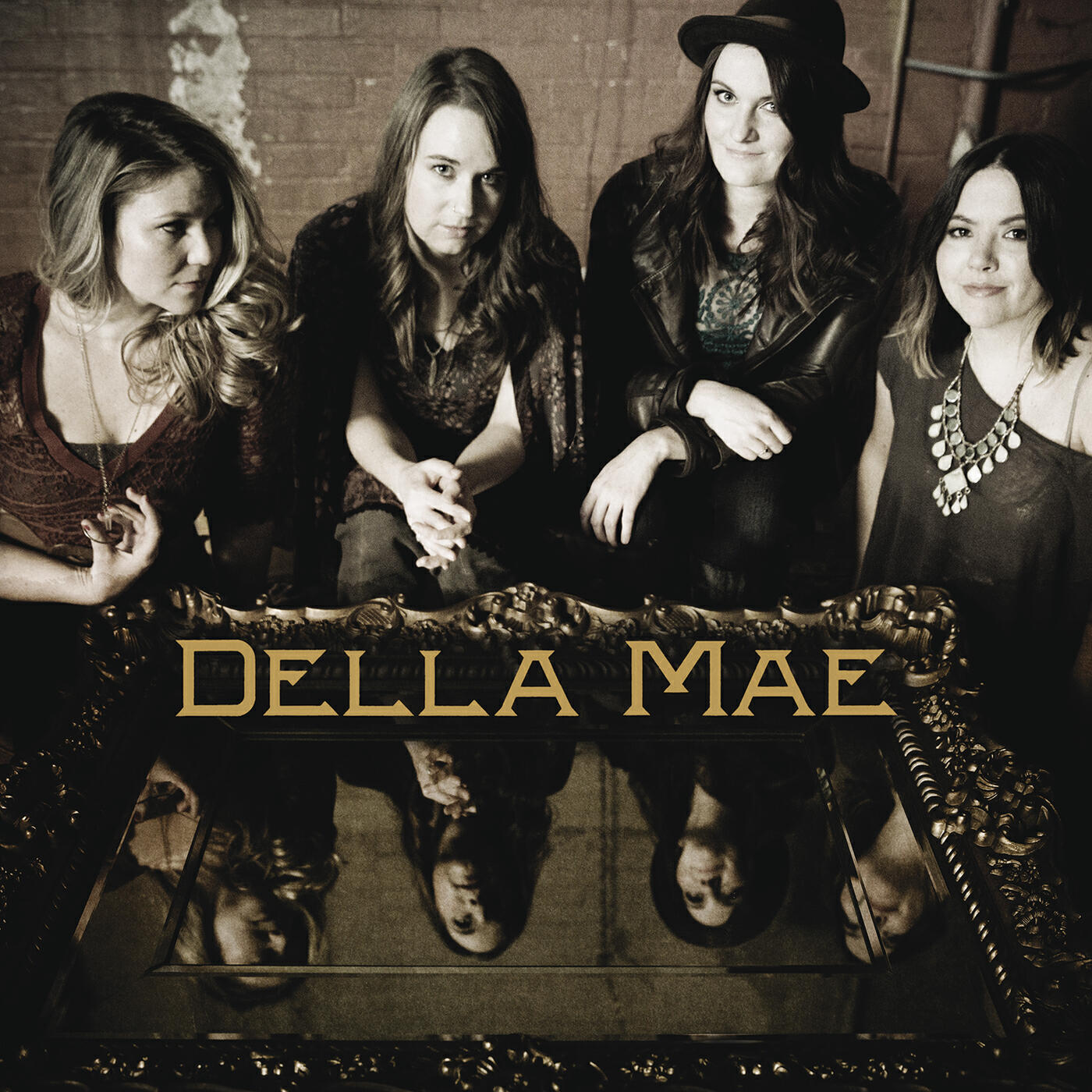 Релиз Della Mae