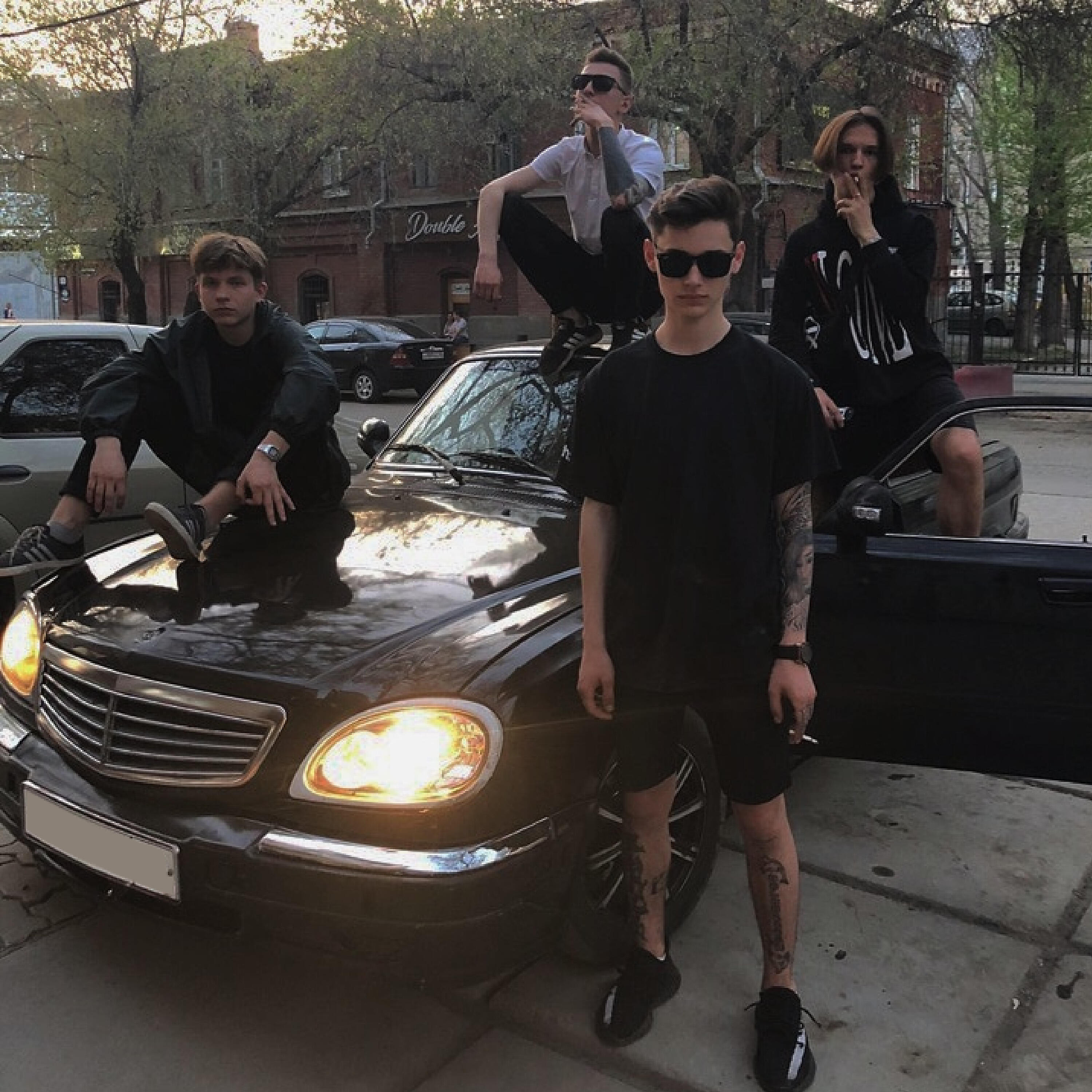 Релиз По пятам