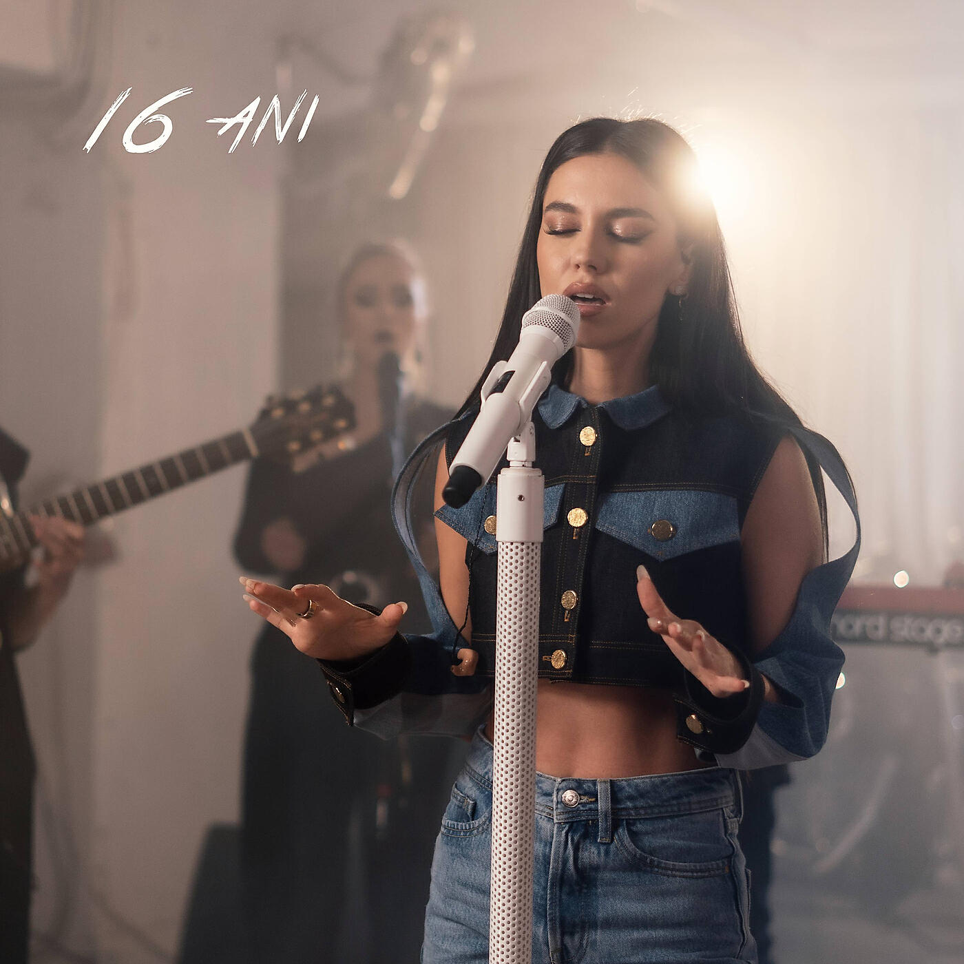 Постер альбома 16 Ani (Acoustic Live Session)