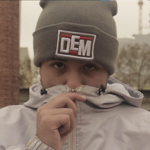 Релиз Tres Colores