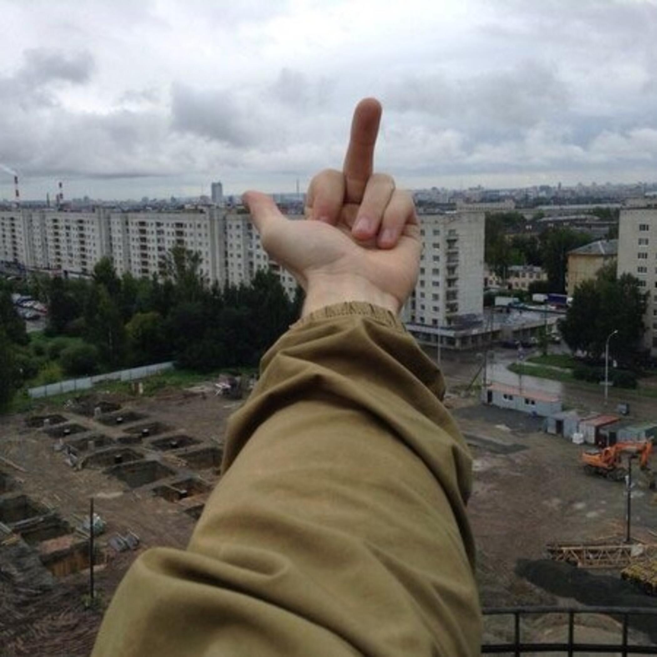 Релиз Cчастливым и глупым