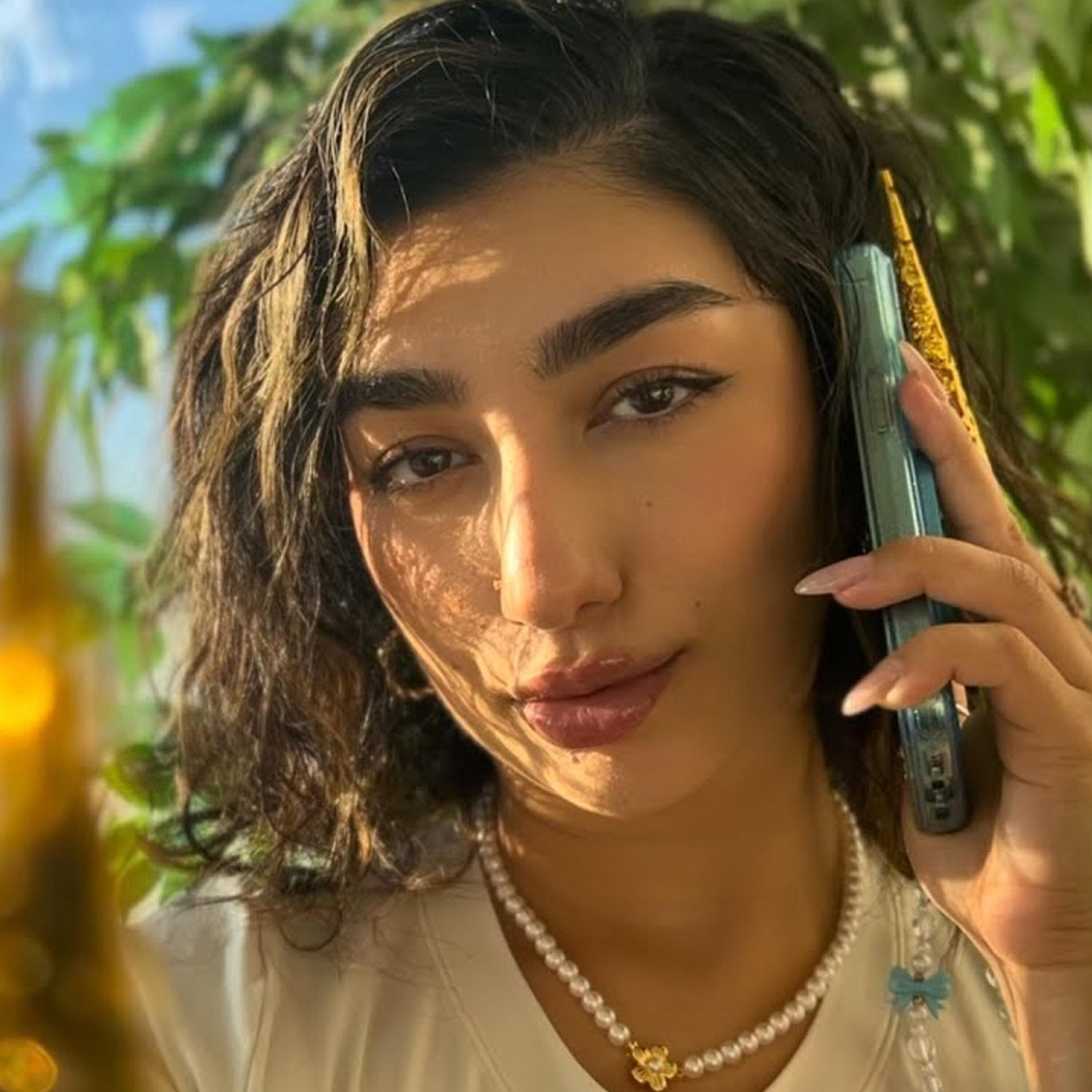 Релиз ASMR Girlfriend Gently Rearranges Your Face While on the Phone (Face Tracing, Gum Chewing)