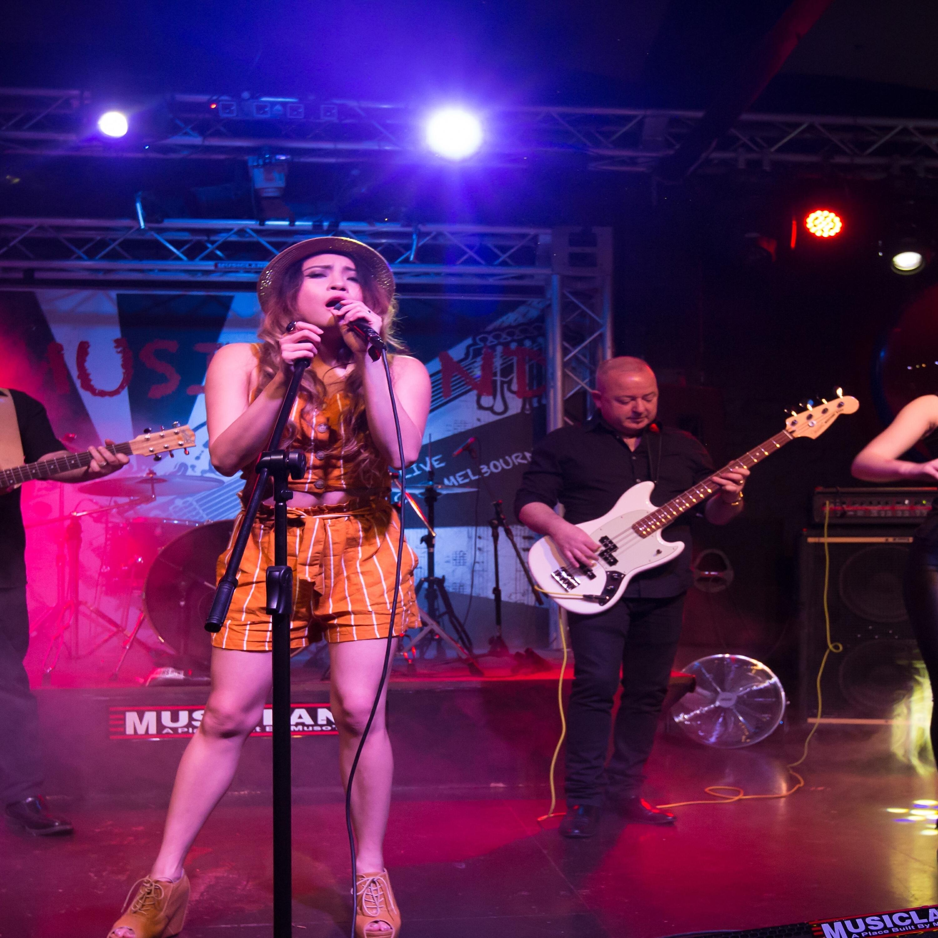 Релиз Shake It Up