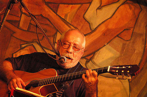 Chango Farías Gómez