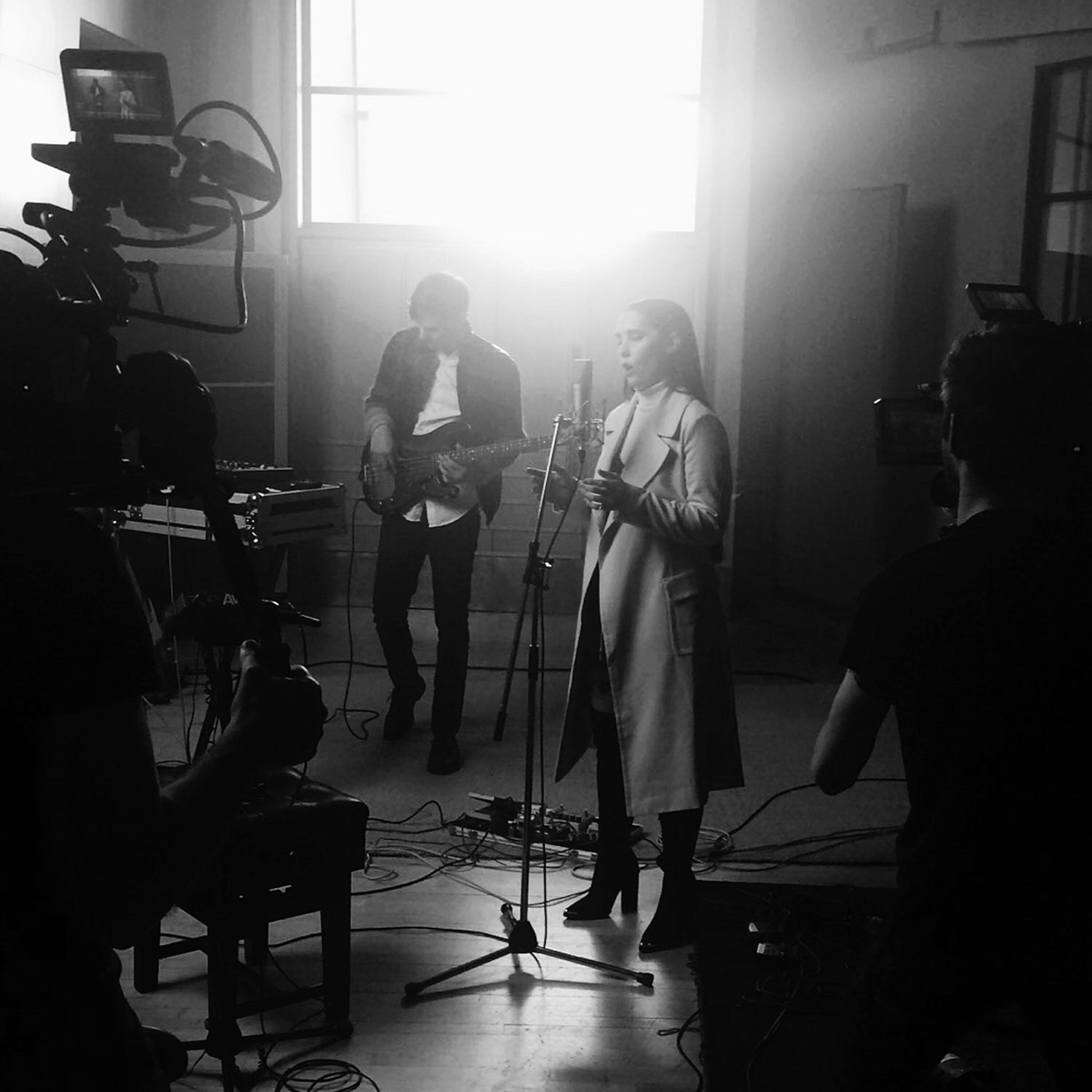 Релиз How It Hurts (Live at Metropolis Studios)