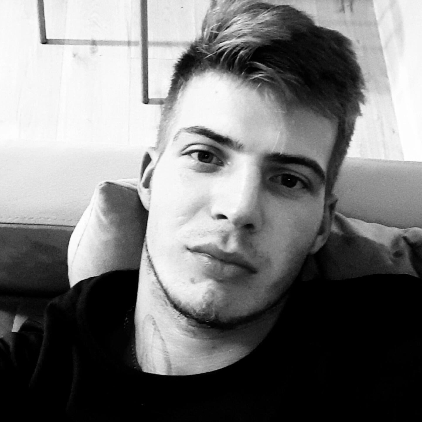 Александр Яшагин