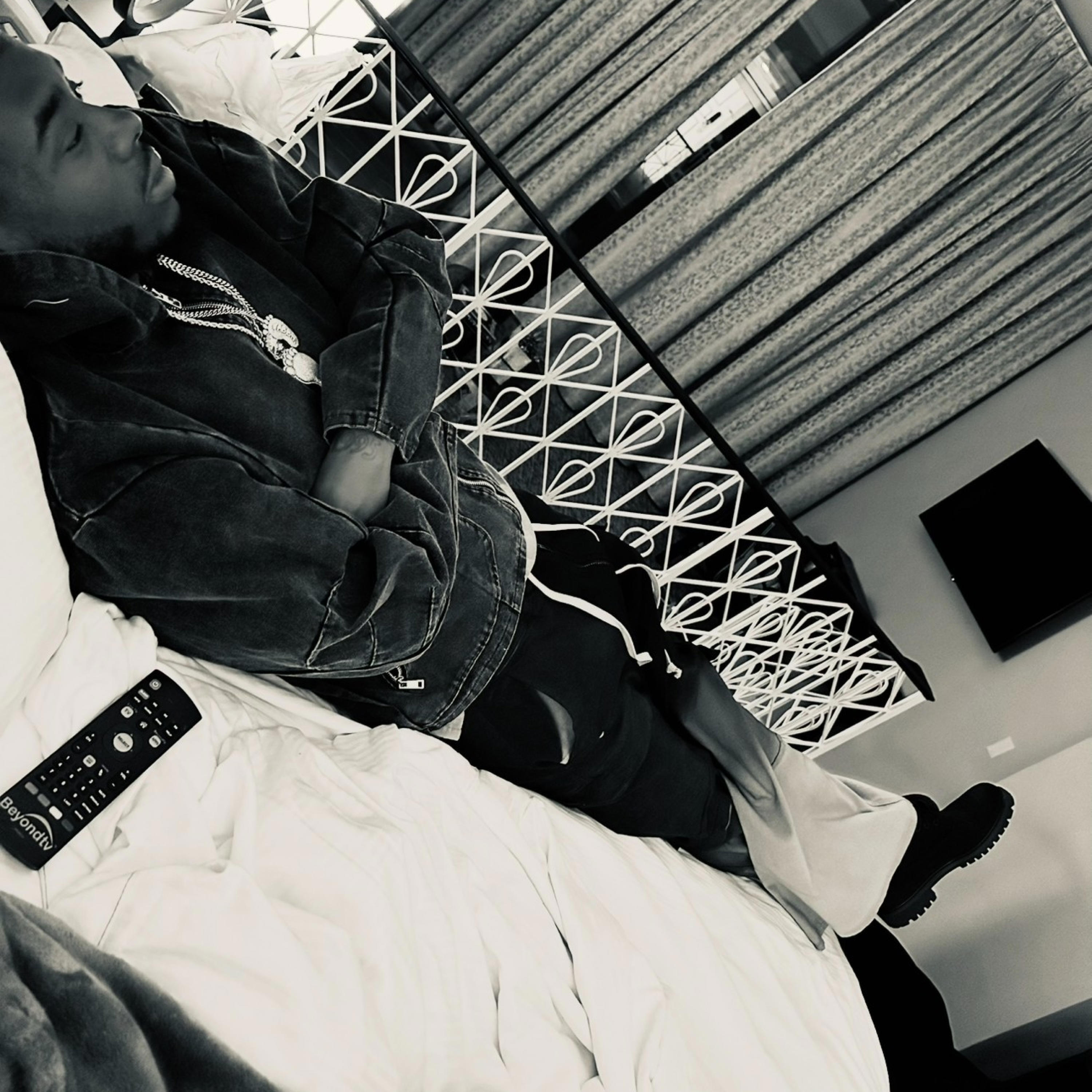 Релиз Laying to myself